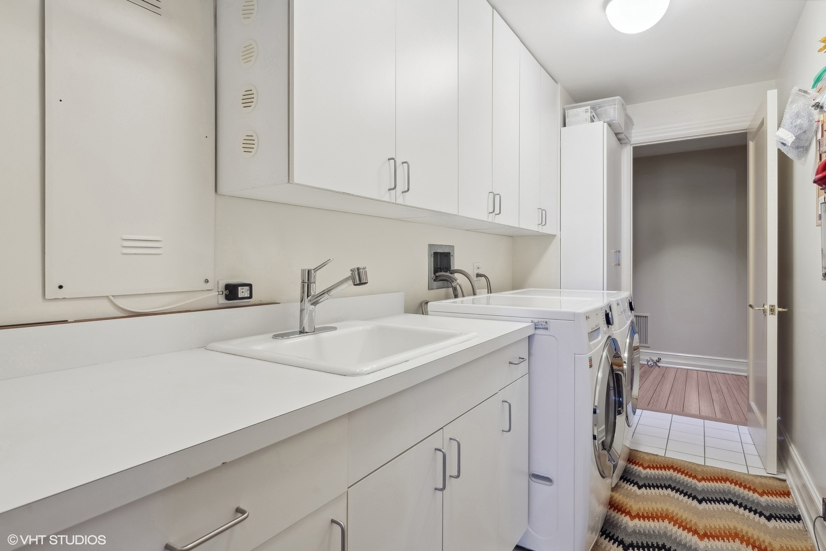 189 E Lake Shore Drive Unit: 15W