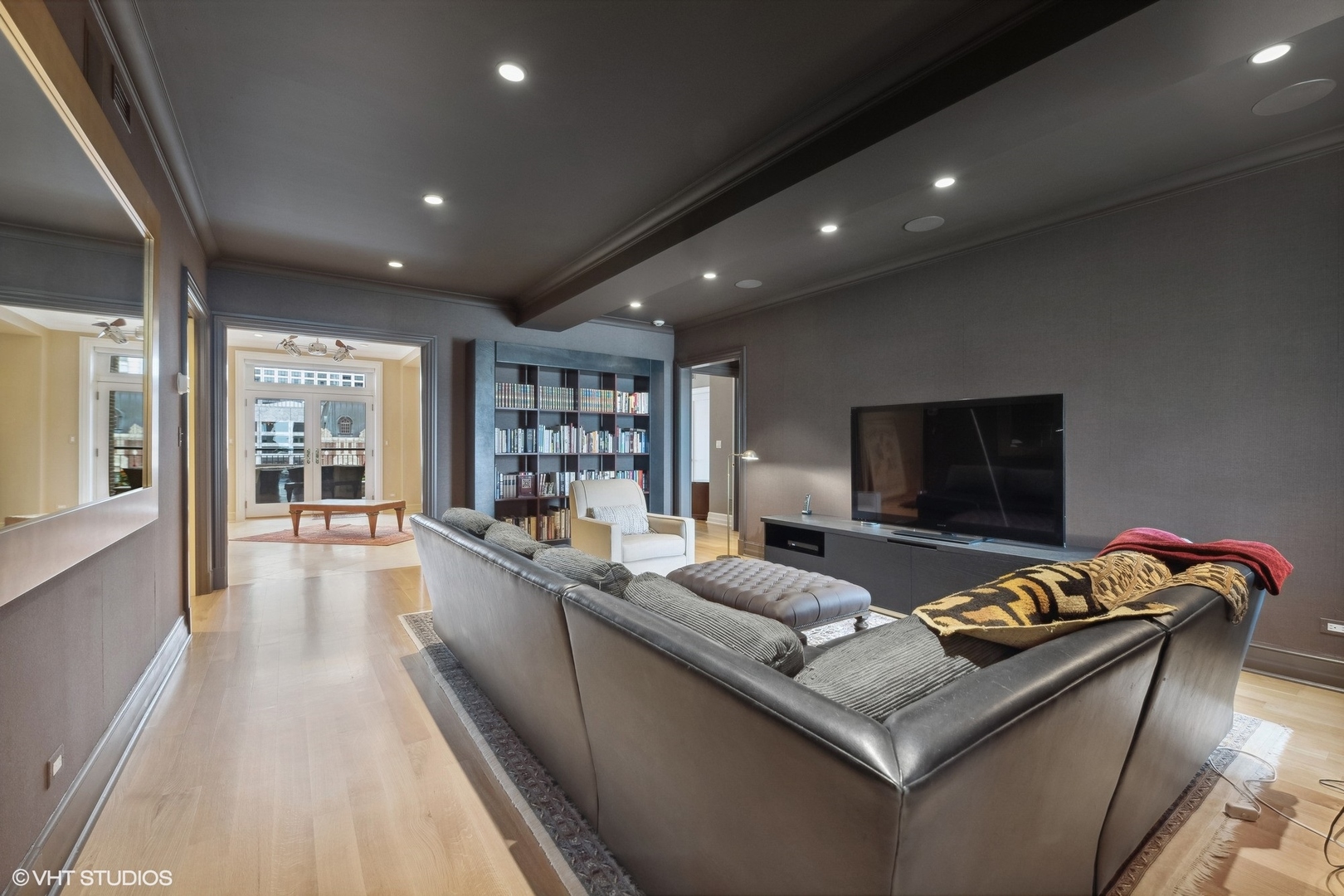189 E Lake Shore Drive Unit: 15W