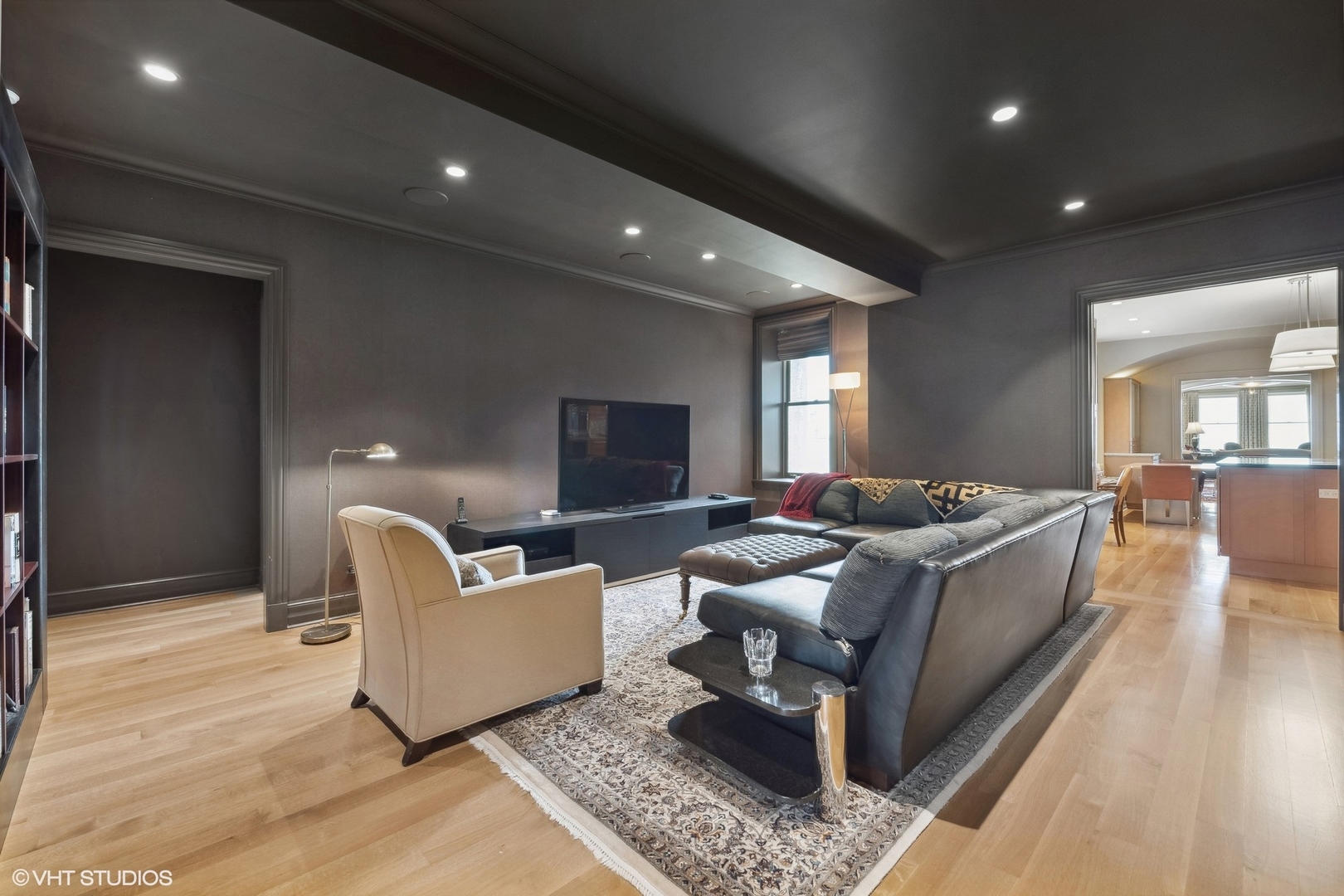 189 E Lake Shore Drive Unit: 15W
