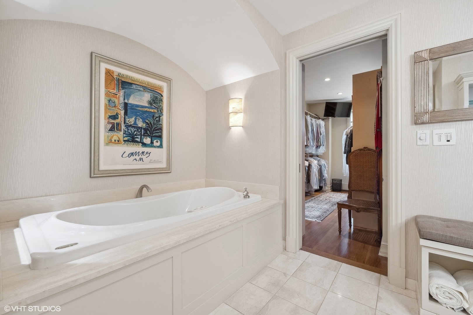 189 E Lake Shore Drive Unit: 15W