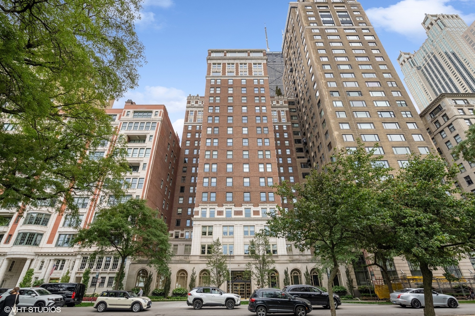 189 E Lake Shore Drive Unit: 15W