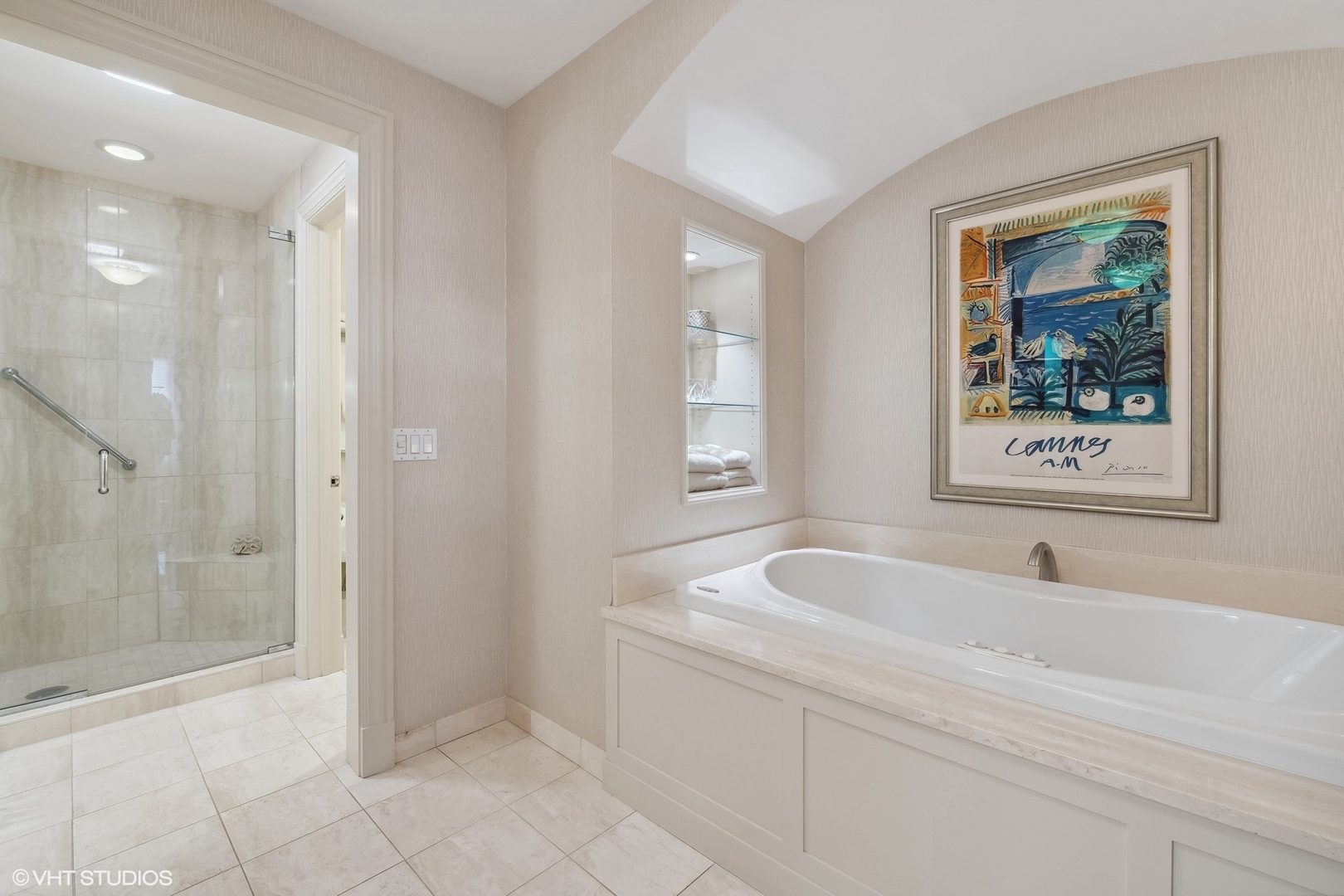 189 E Lake Shore Drive Unit: 15W