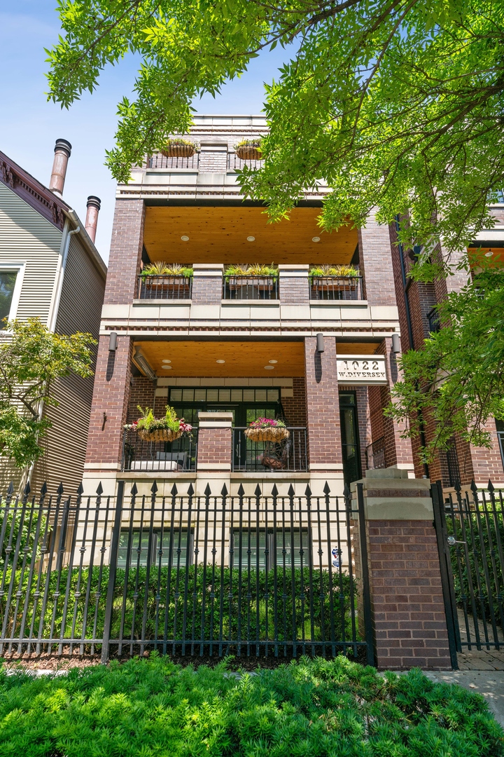 1022 W Diversey Parkway Unit: 3