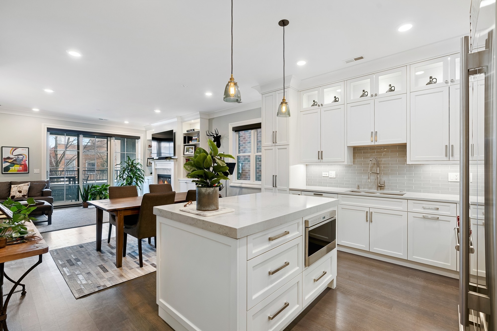 2020 N Howe Street Unit: 2S