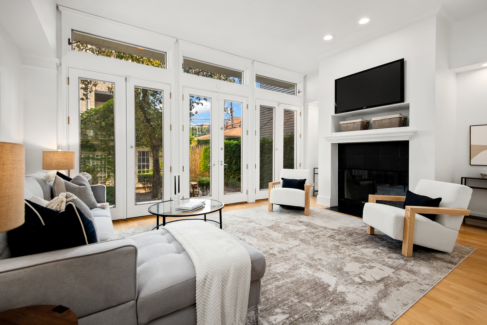 1318 W Schubert Avenue