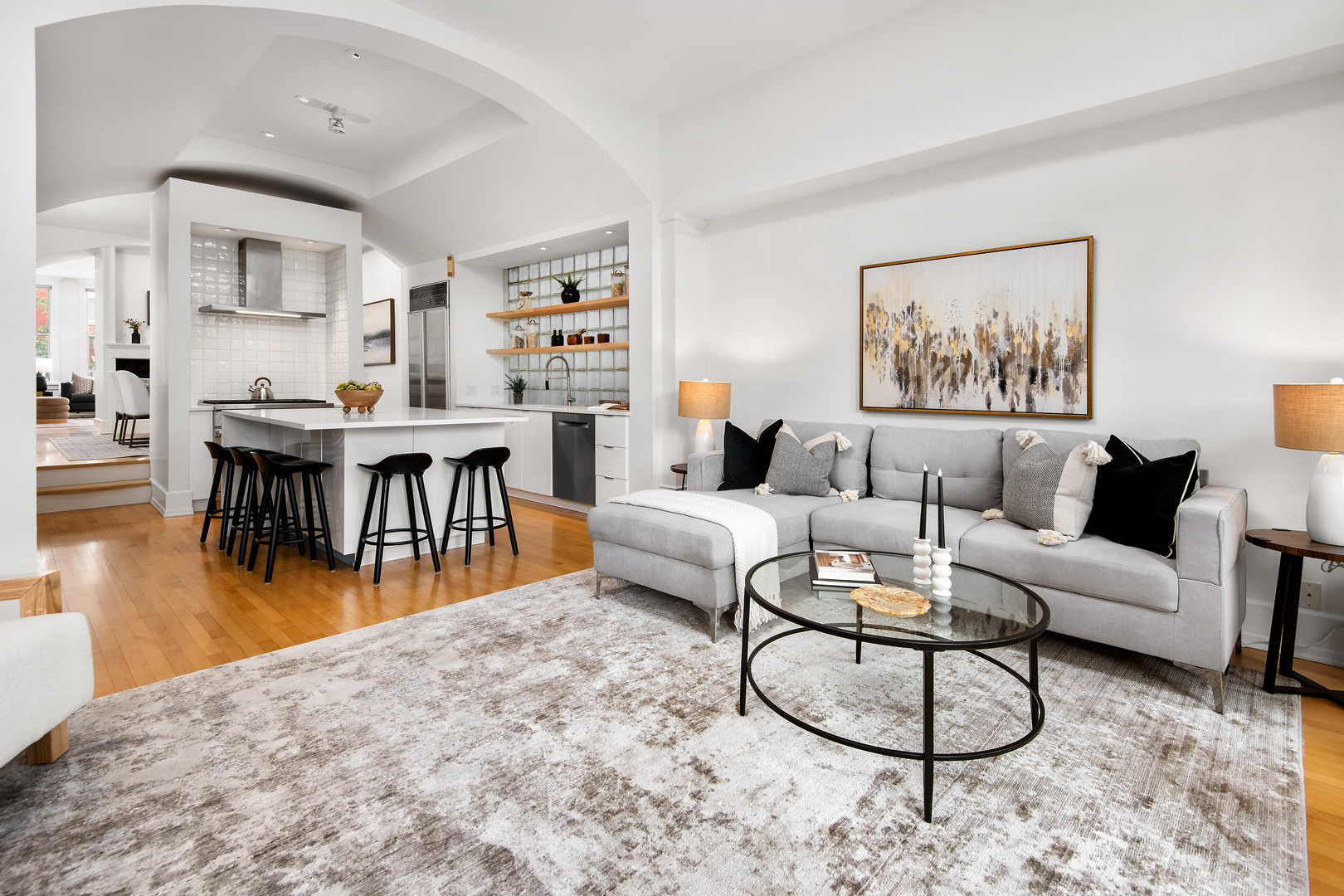 1318 W Schubert Avenue