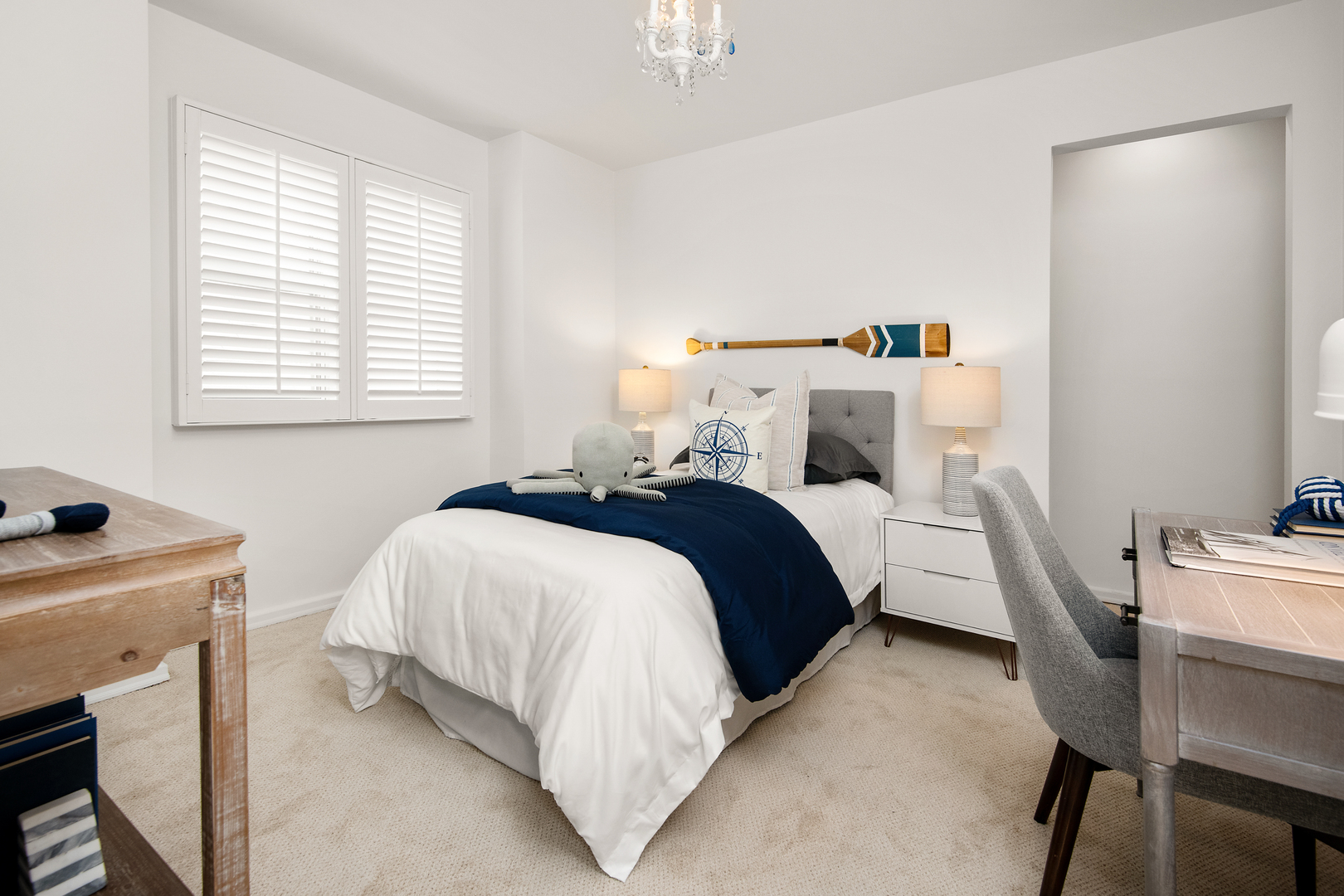 1318 W Schubert Avenue