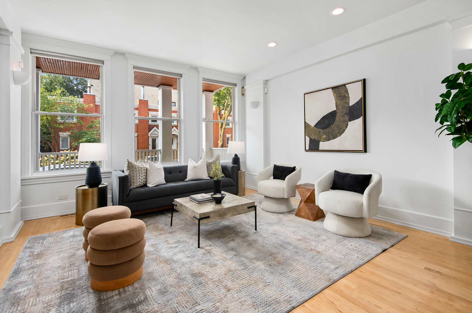 1318 W Schubert Avenue