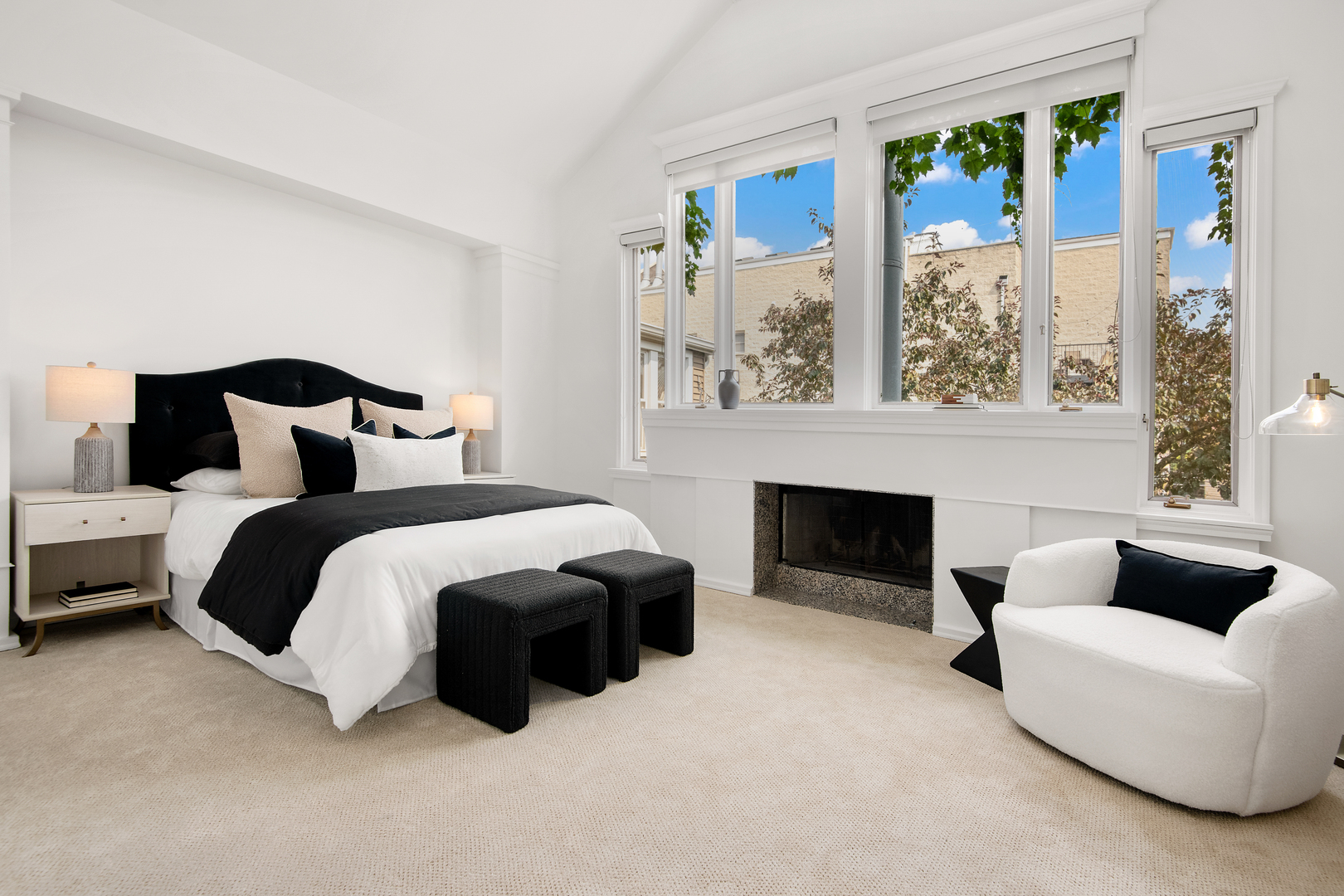 1318 W Schubert Avenue