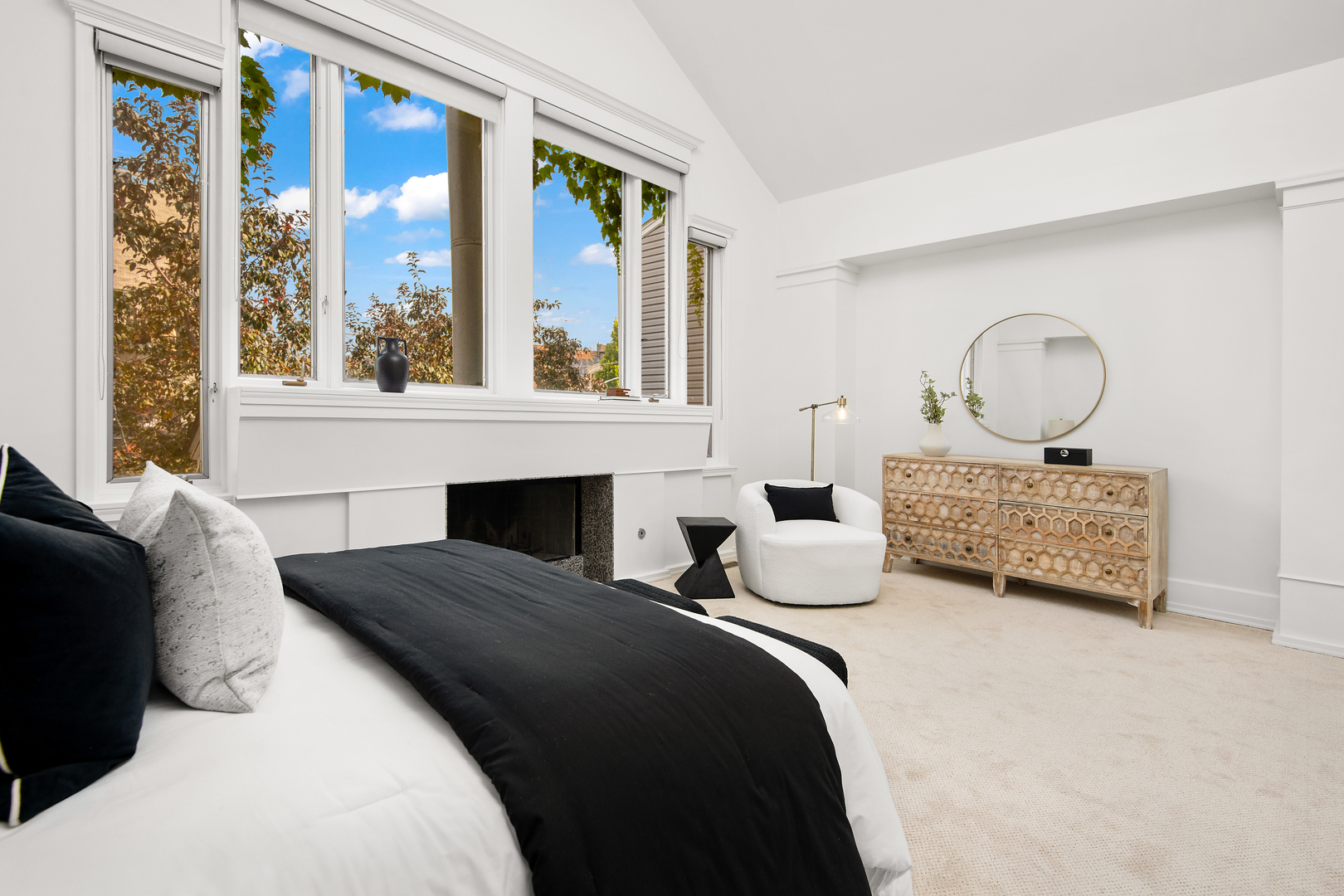 1318 W Schubert Avenue