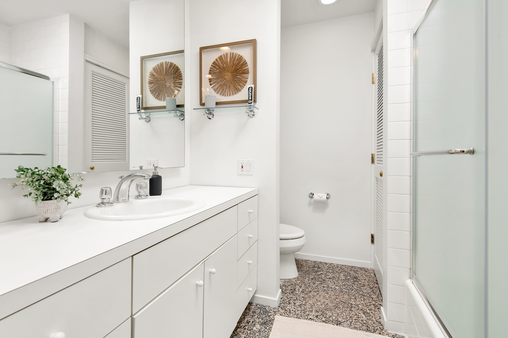 1318 W Schubert Avenue