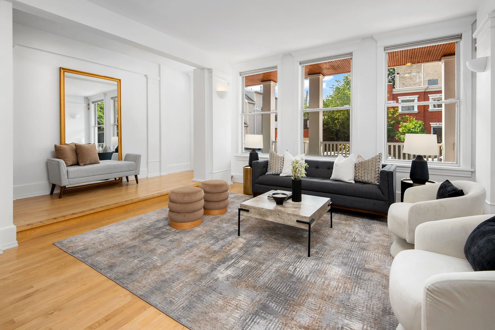 1318 W Schubert Avenue