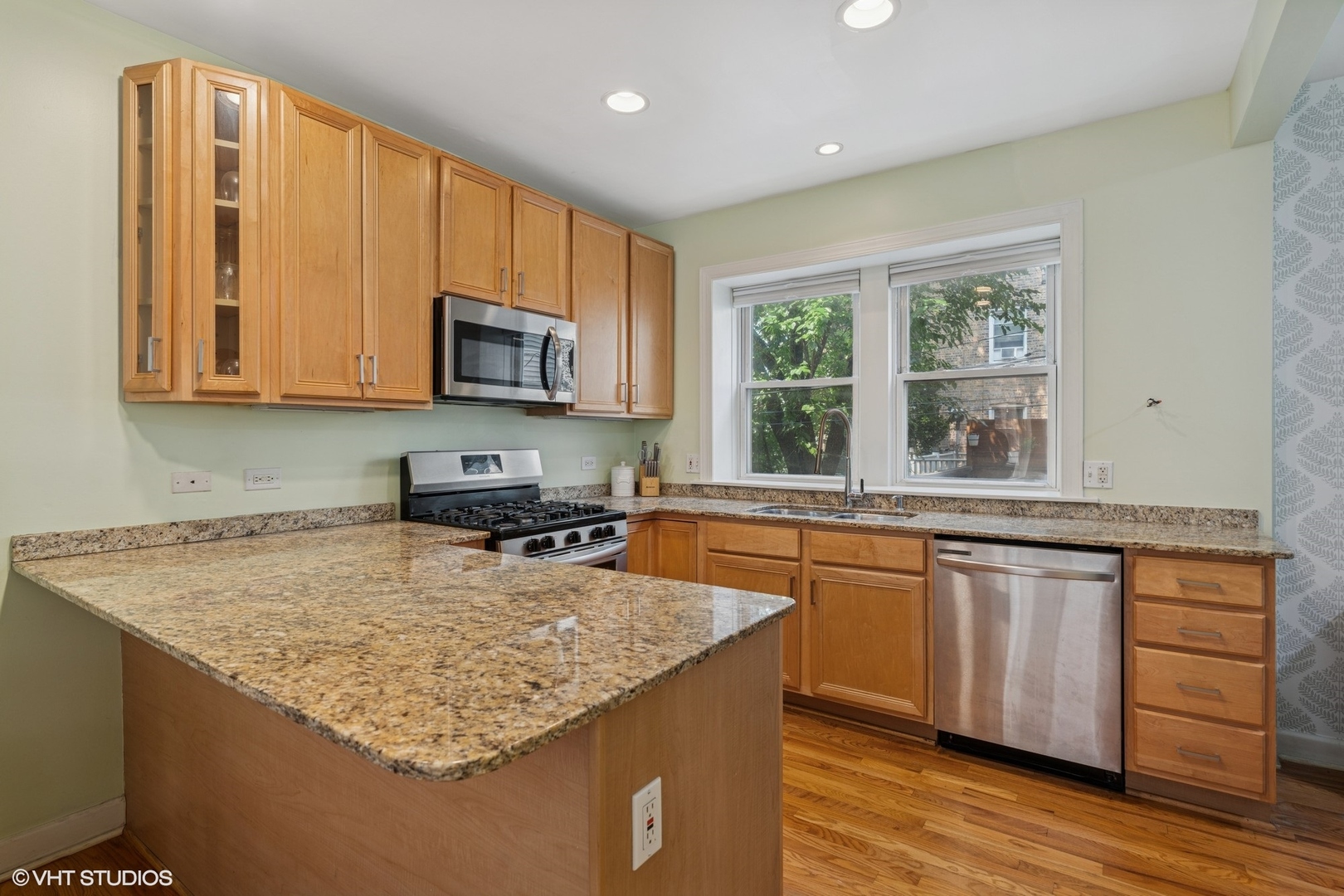 1531 W Rosemont Avenue Unit: 1S