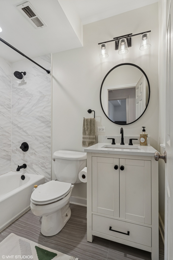 1531 W Rosemont Avenue Unit: 1S
