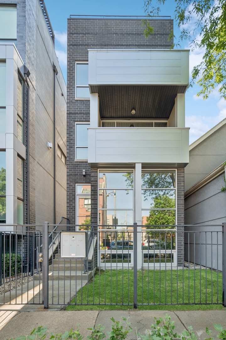 948 N Honore Street Unit: 3
