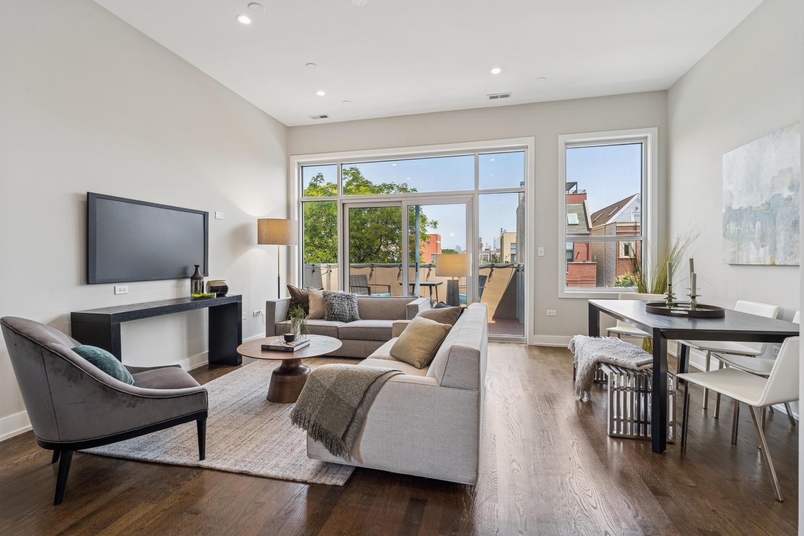 948 N Honore Street Unit: 3