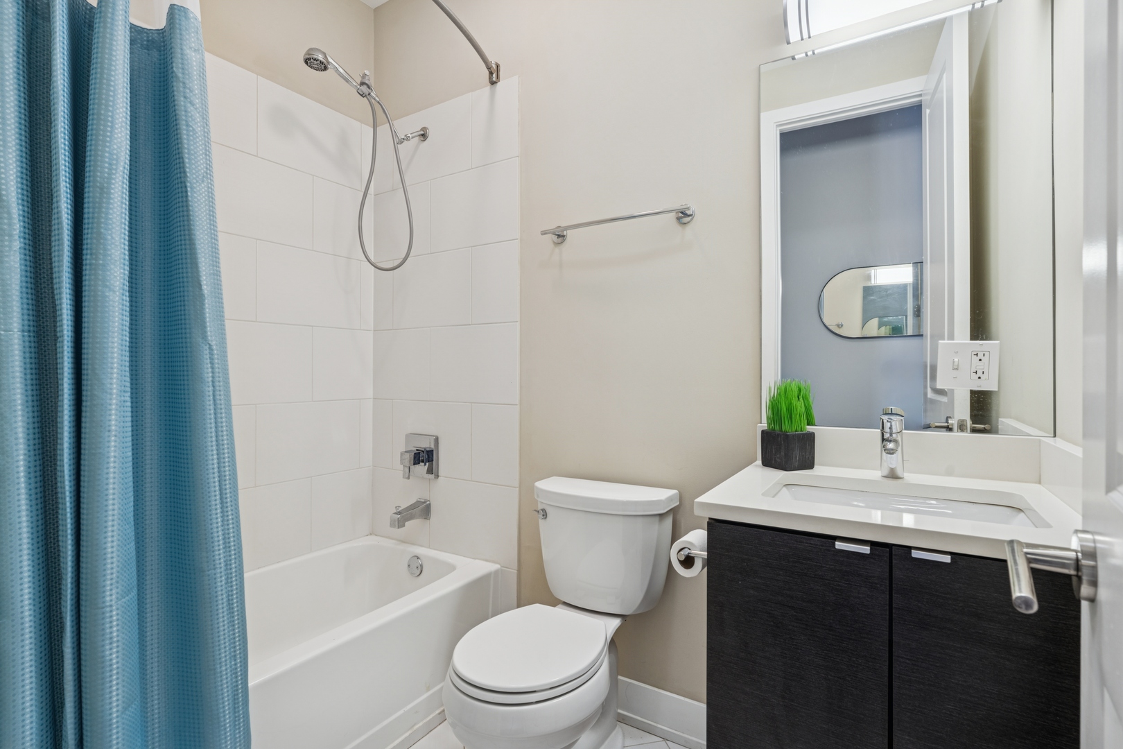948 N Honore Street Unit: 3