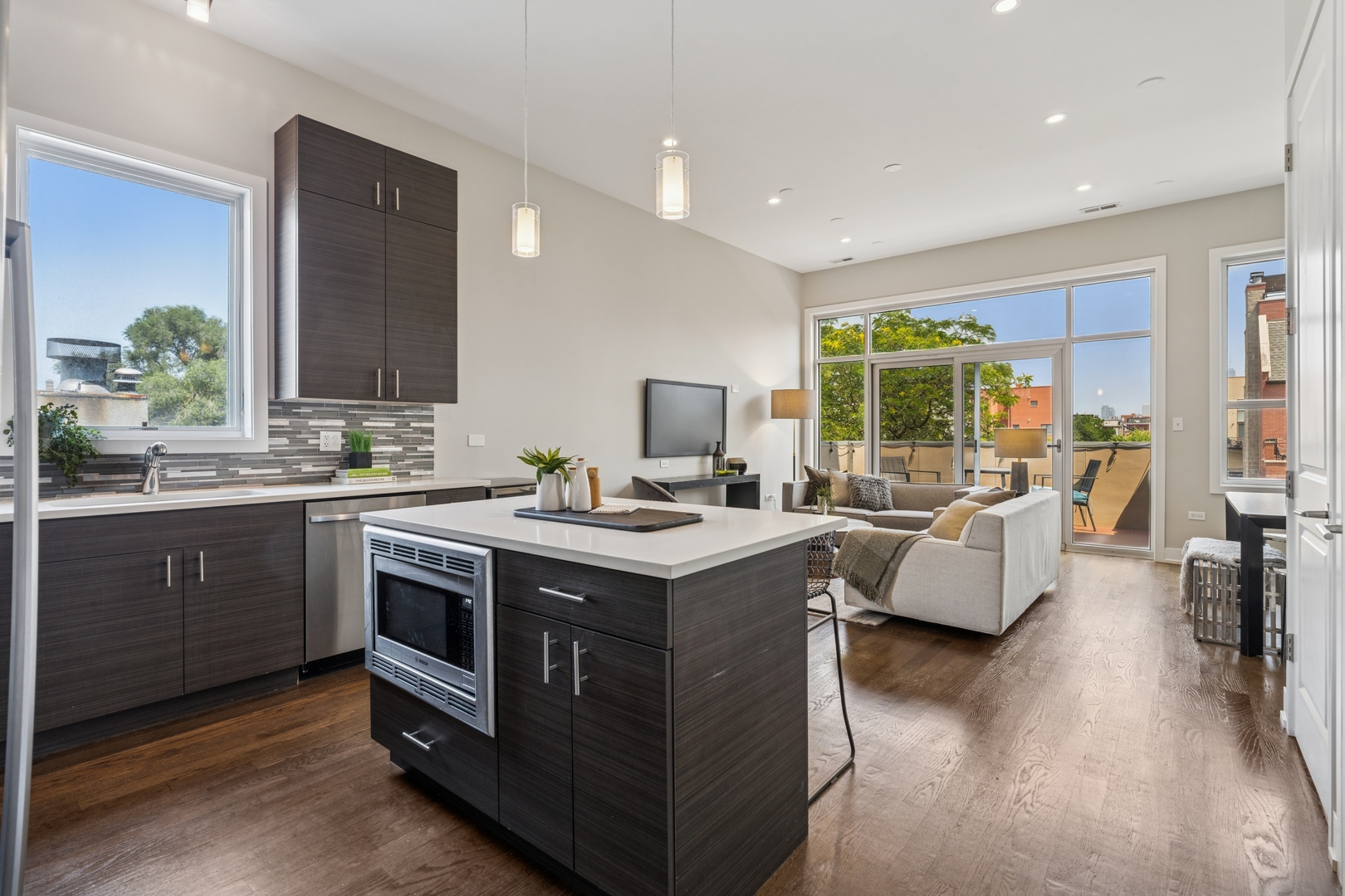 948 N Honore Street Unit: 3