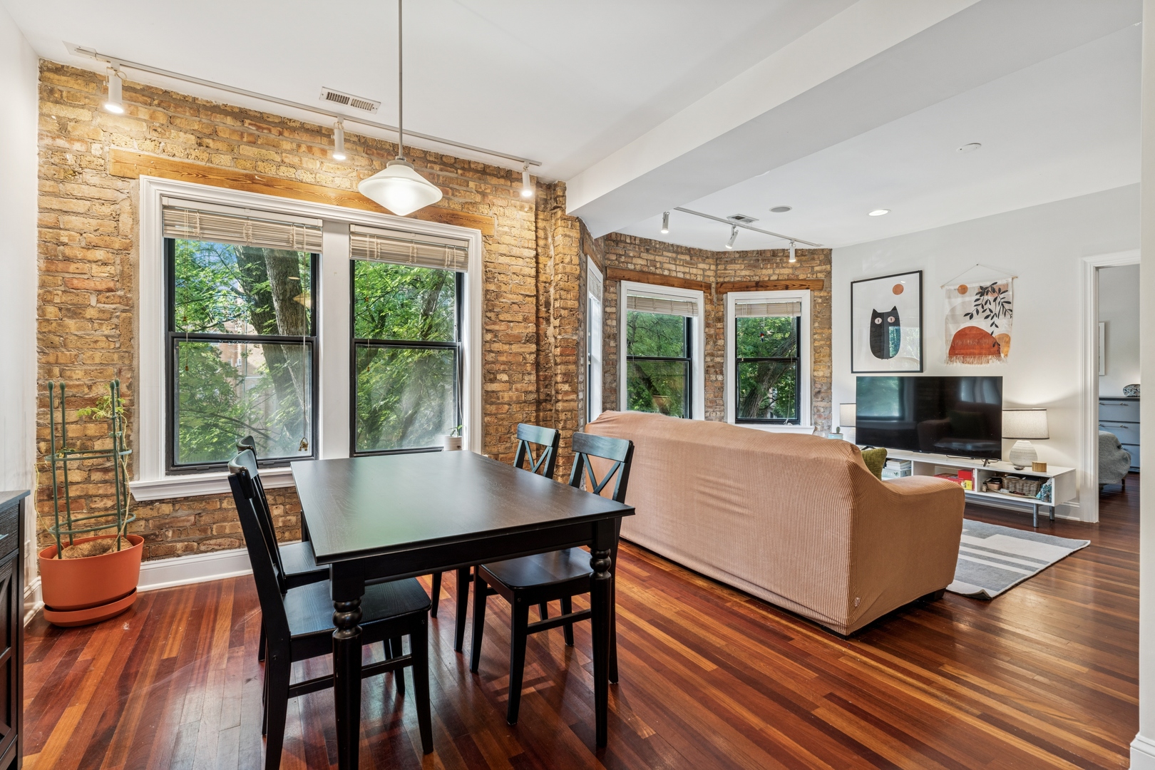 1354 W Estes Avenue Unit: 2S