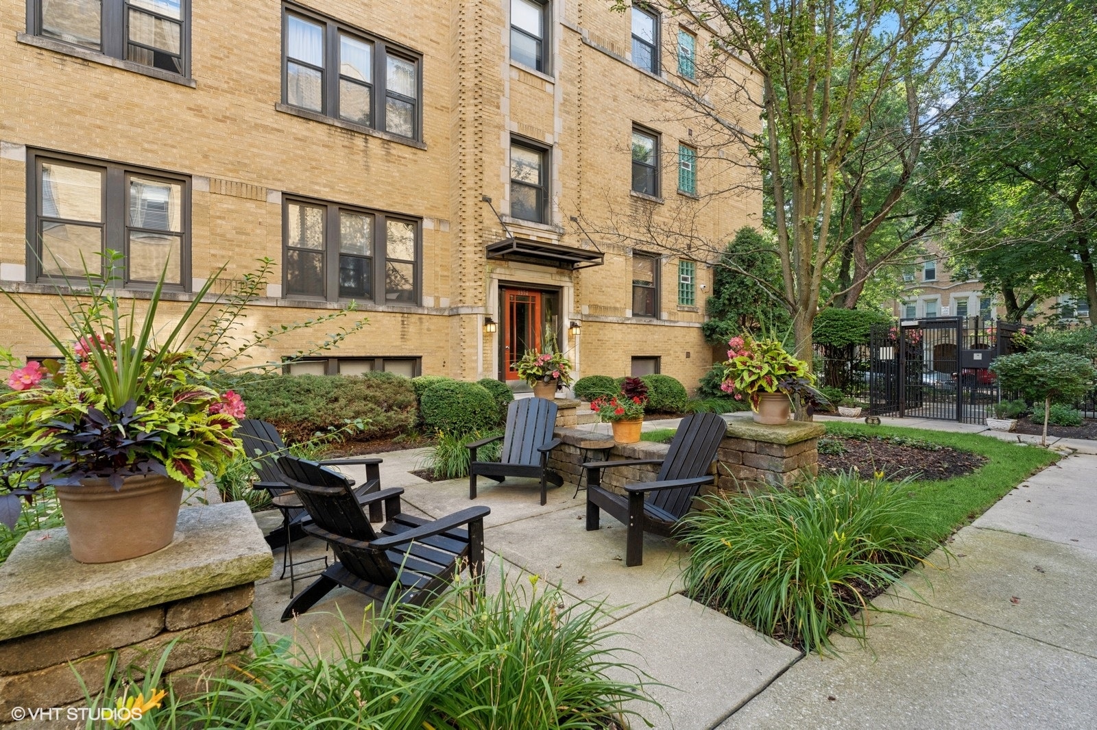 1354 W Estes Avenue Unit: 2S