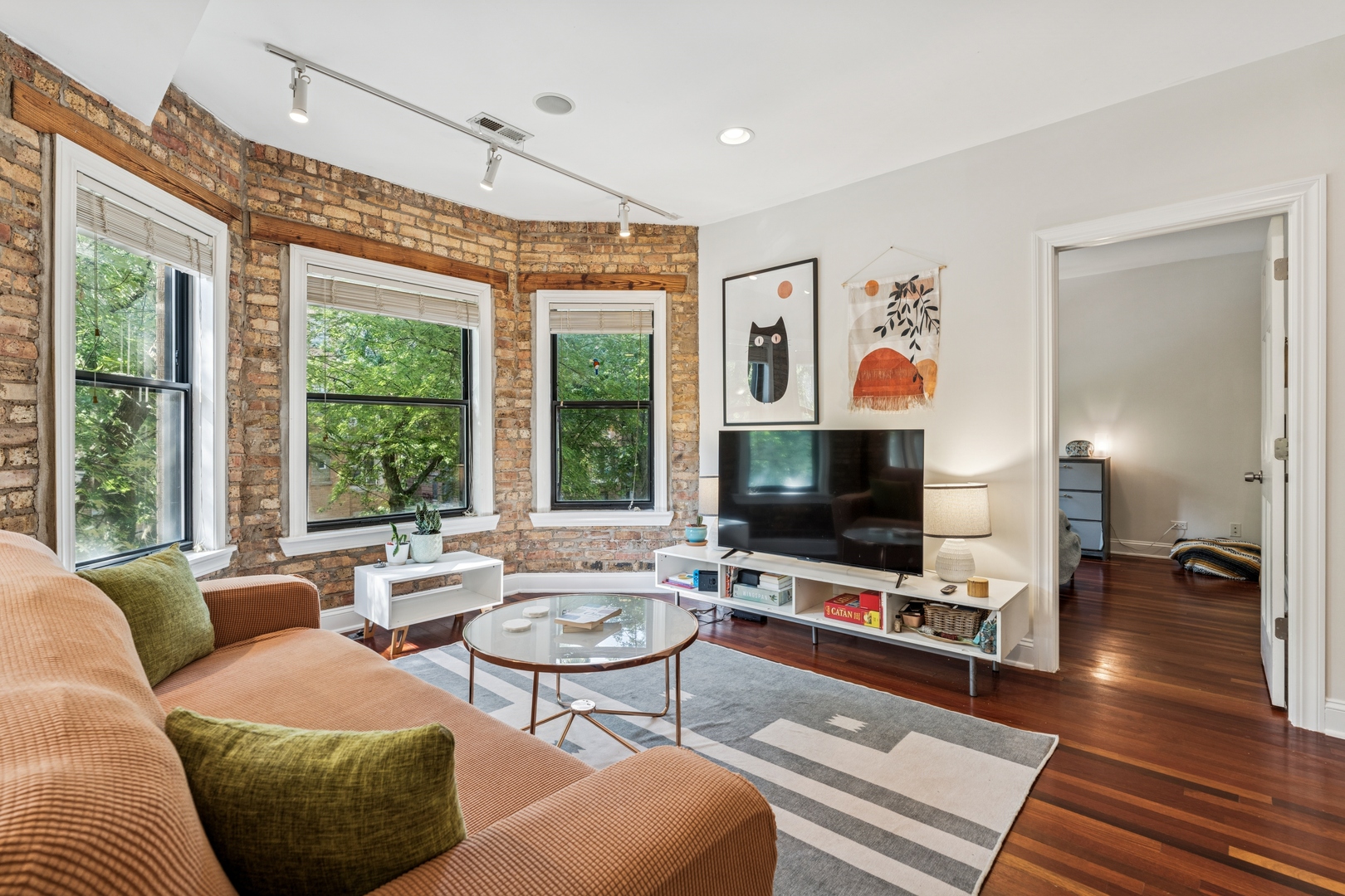 1354 W Estes Avenue Unit: 2S