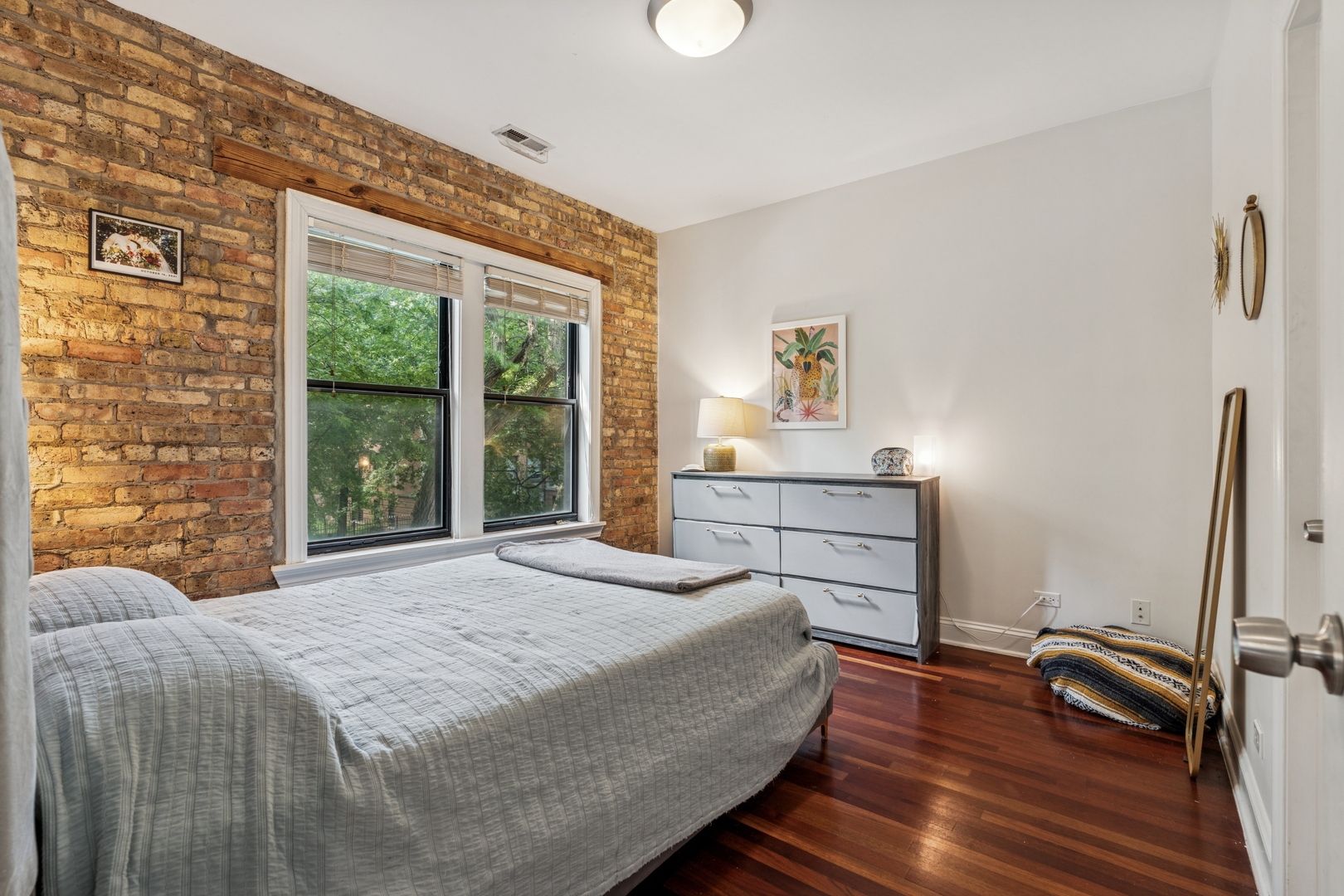 1354 W Estes Avenue Unit: 2S