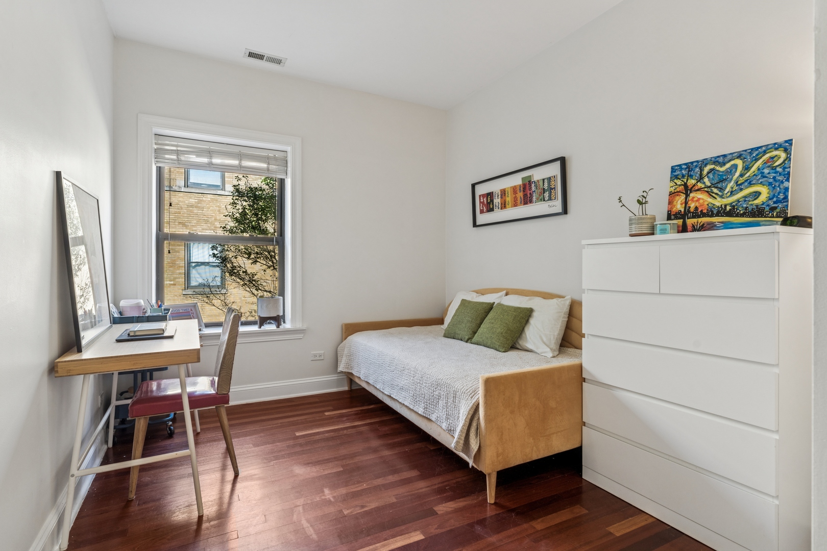 1354 W Estes Avenue Unit: 2S