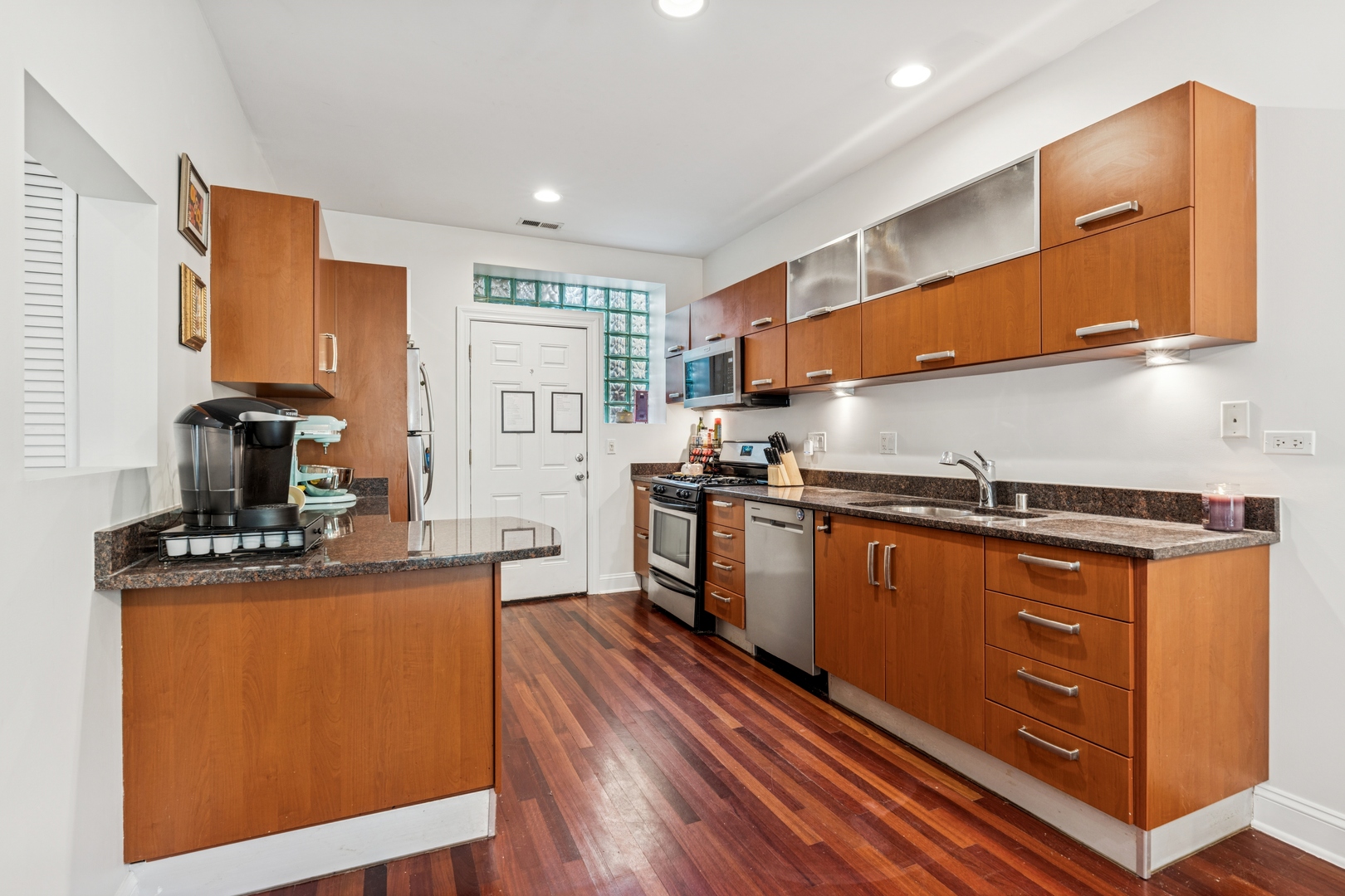 1354 W Estes Avenue Unit: 2S