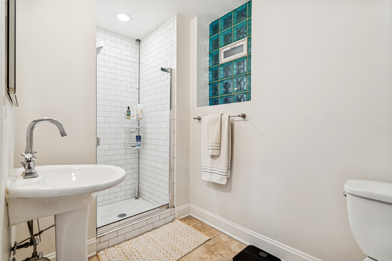 1354 W Estes Avenue Unit: 2S