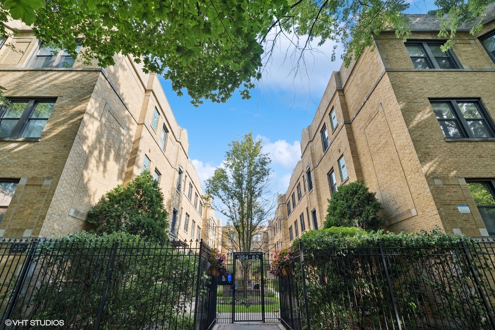 1354 W Estes Avenue Unit: 2S