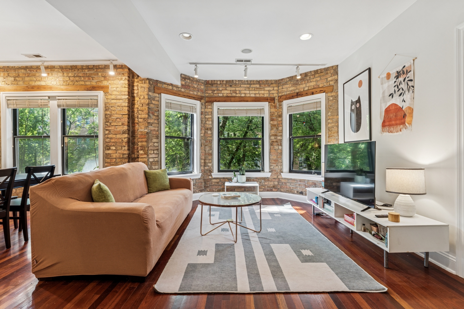 1354 W Estes Avenue Unit: 2S