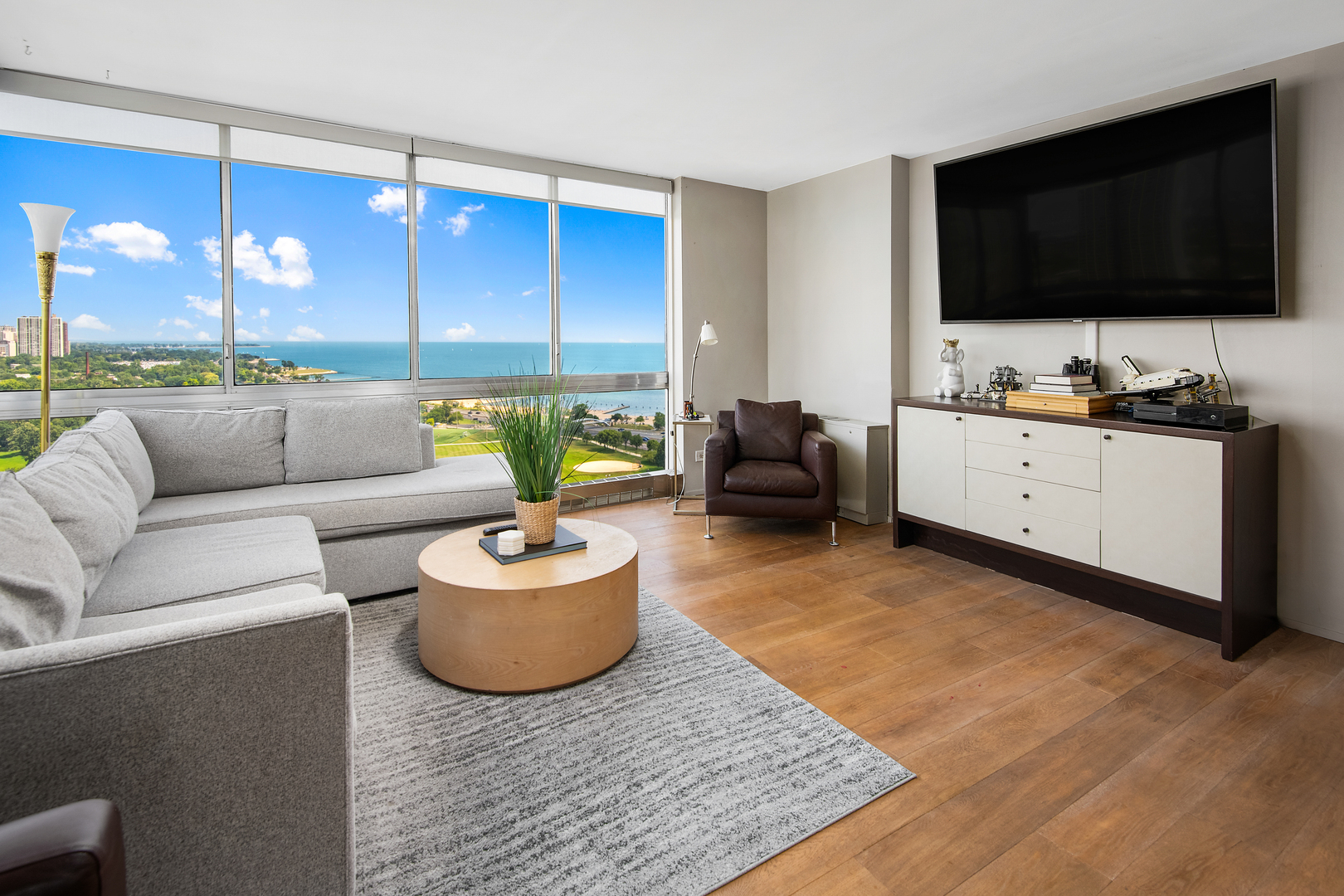 1555 N Dearborn Parkway Unit: 25E