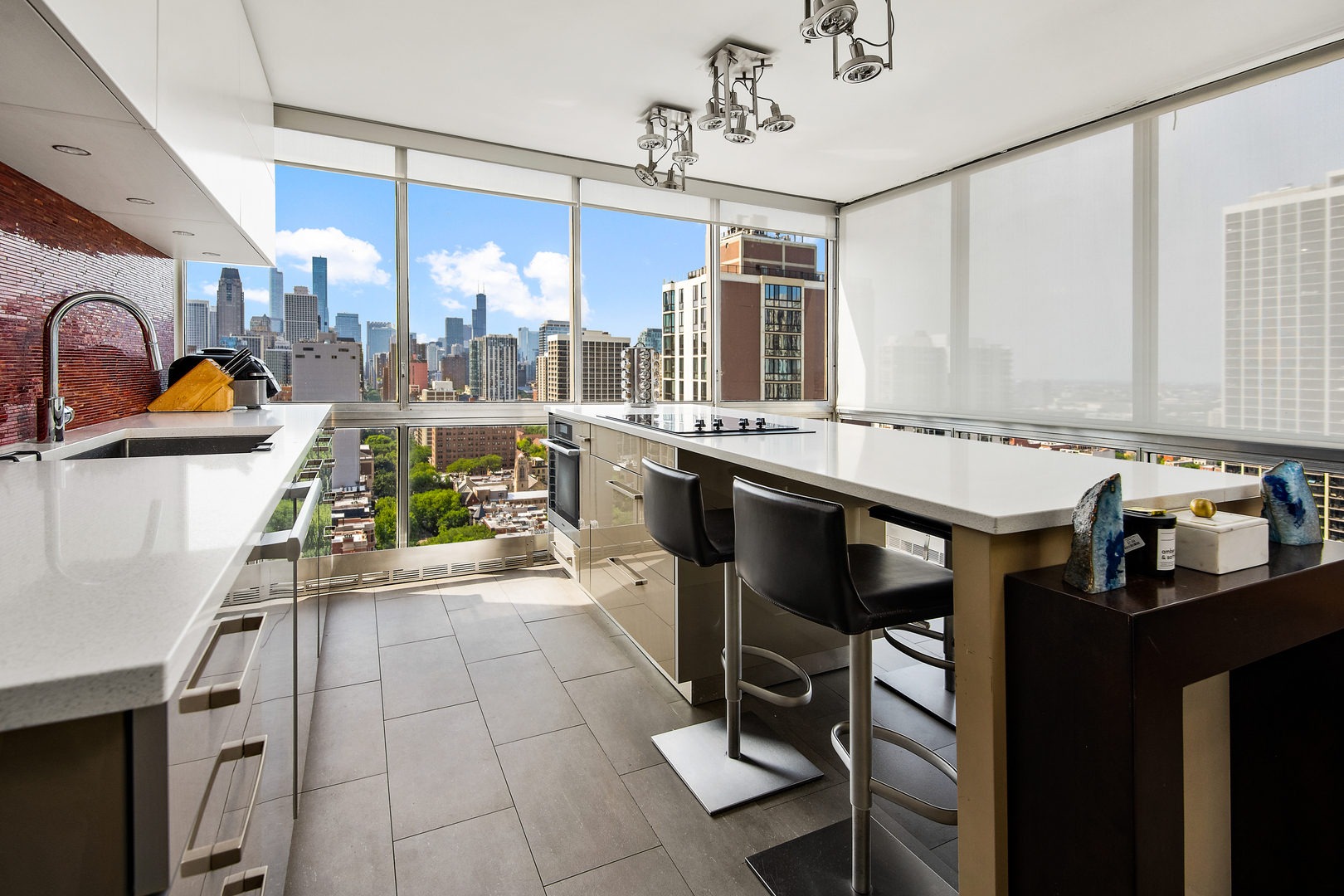 1555 N Dearborn Parkway Unit: 25E