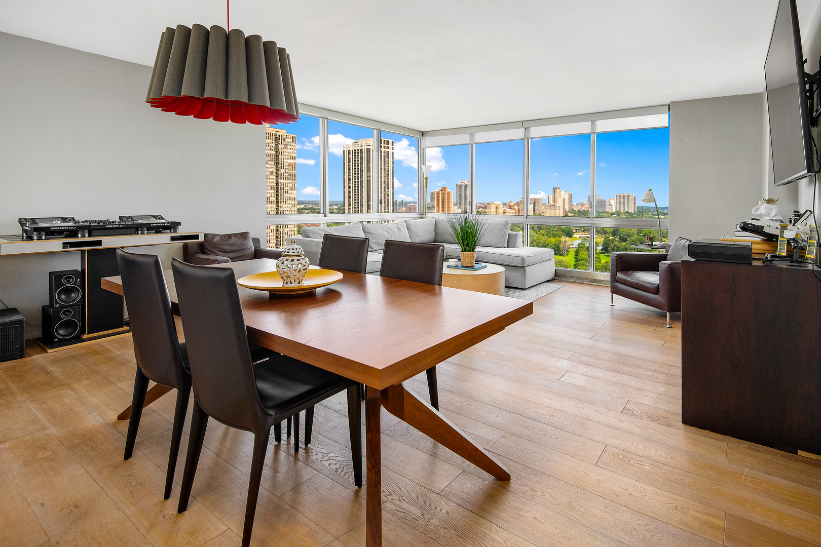 1555 N Dearborn Parkway Unit: 25E
