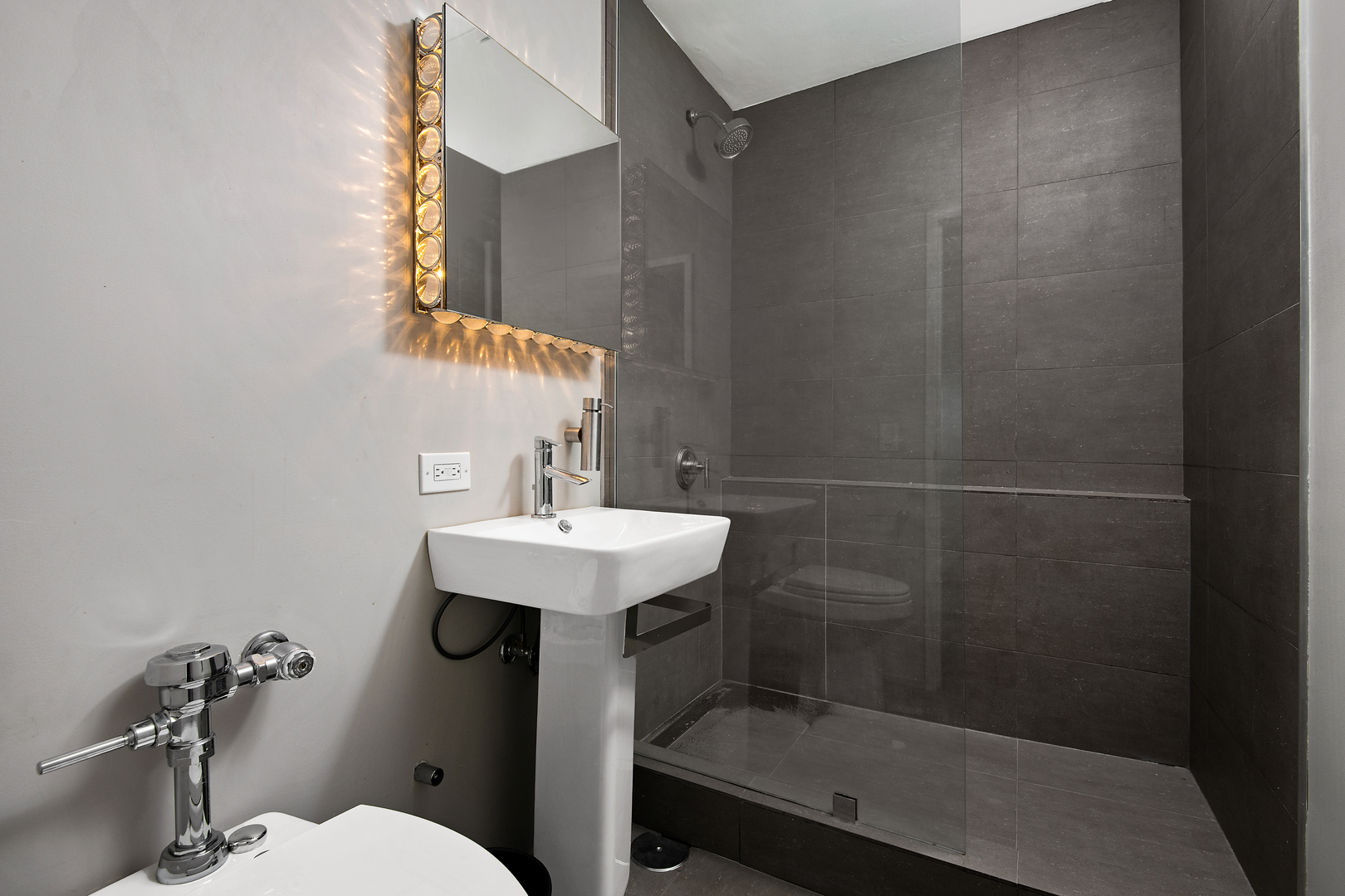 1555 N Dearborn Parkway Unit: 25E