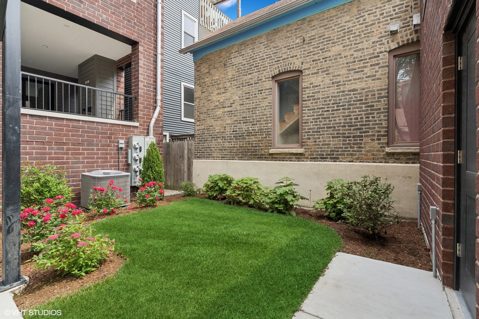 2118 N Sheffield Avenue Unit: 1