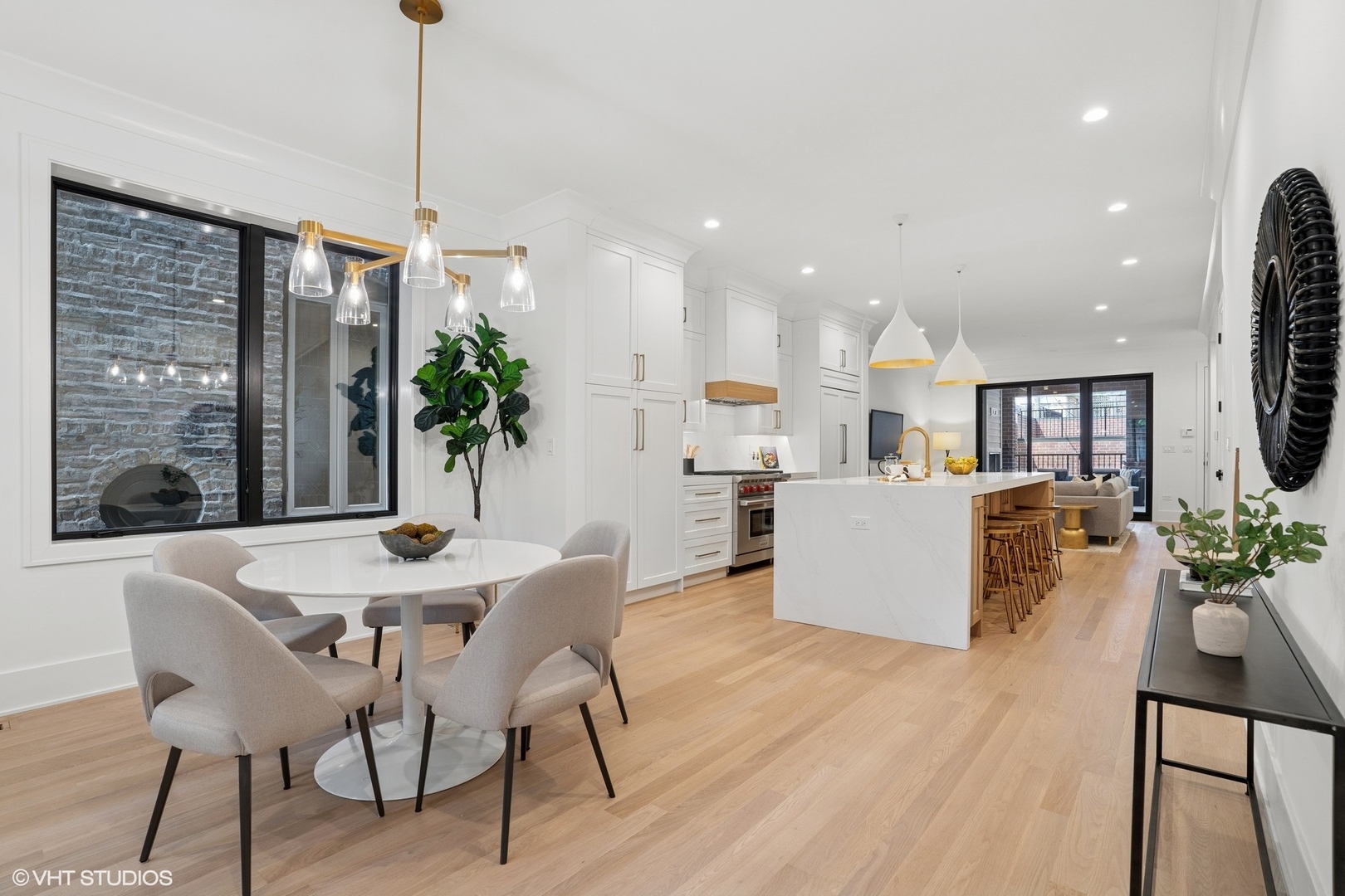 2118 N Sheffield Avenue Unit: 1