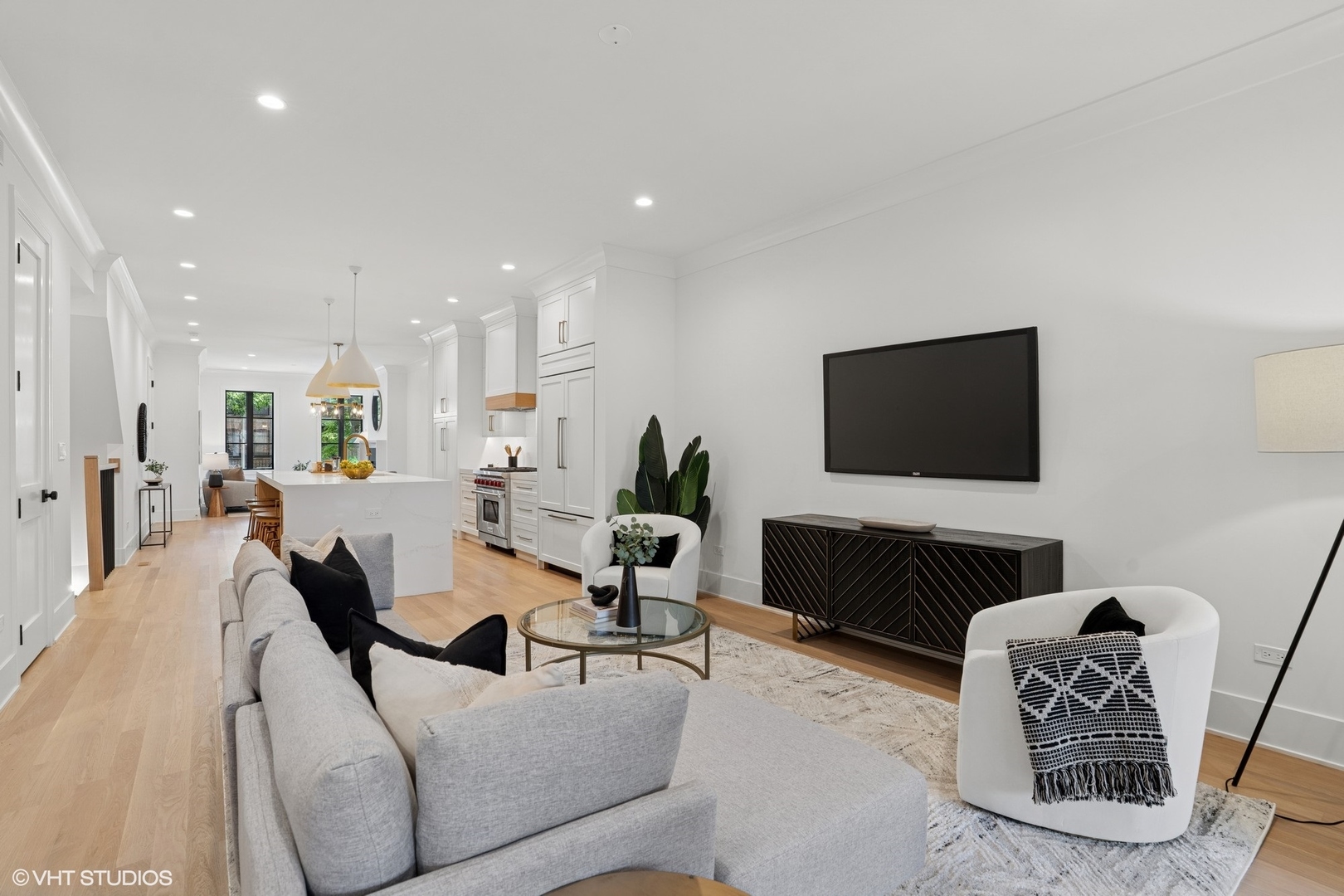 2118 N Sheffield Avenue Unit: 1
