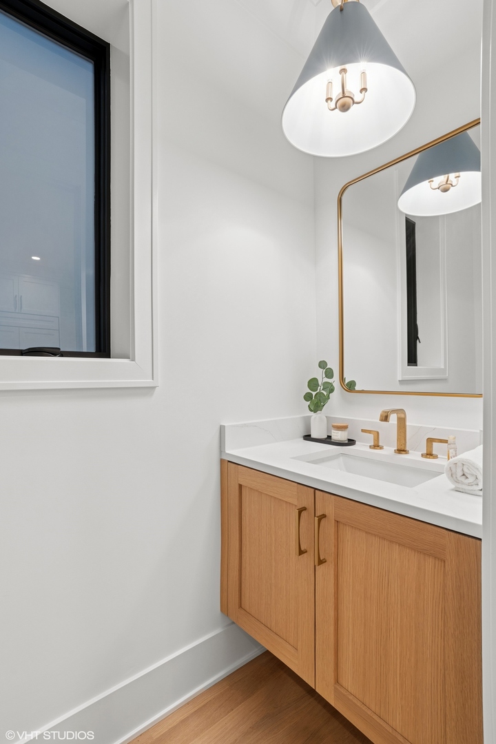 2118 N Sheffield Avenue Unit: 1
