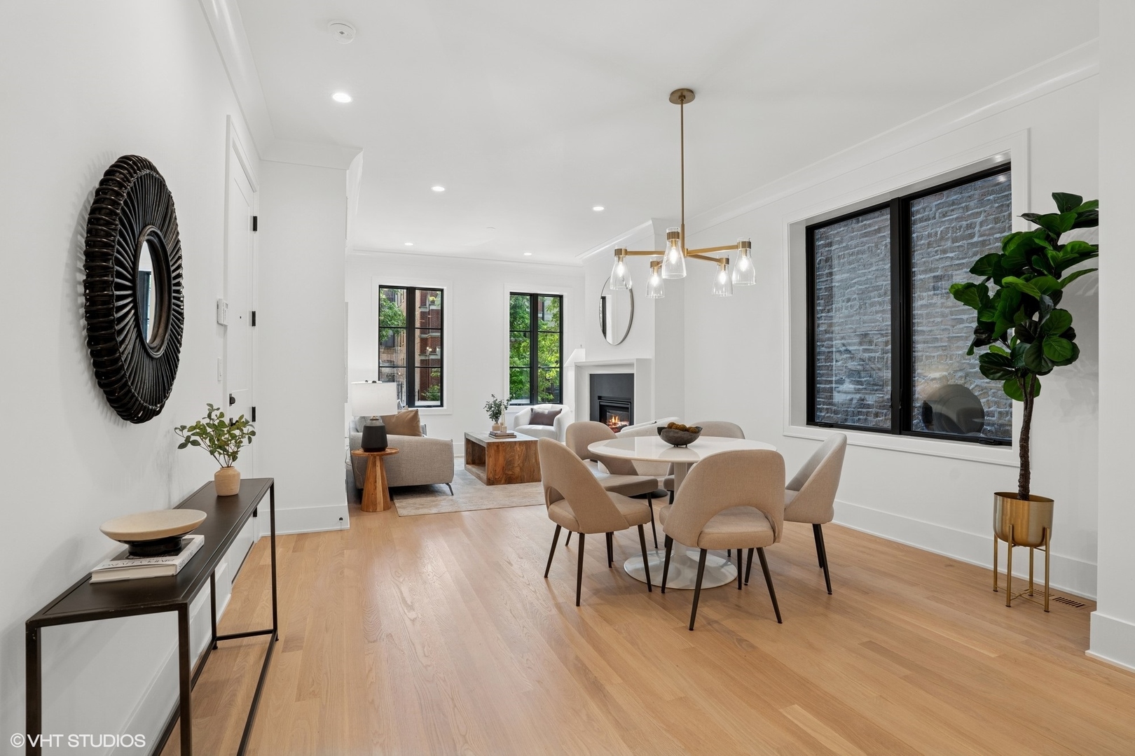 2118 N Sheffield Avenue Unit: 1