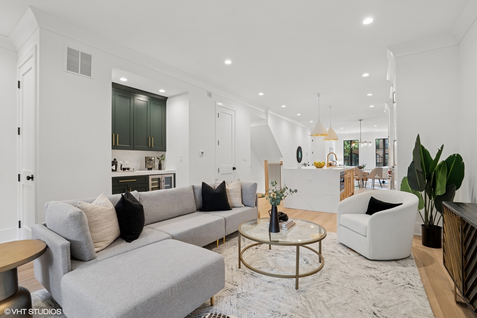 2118 N Sheffield Avenue Unit: 1