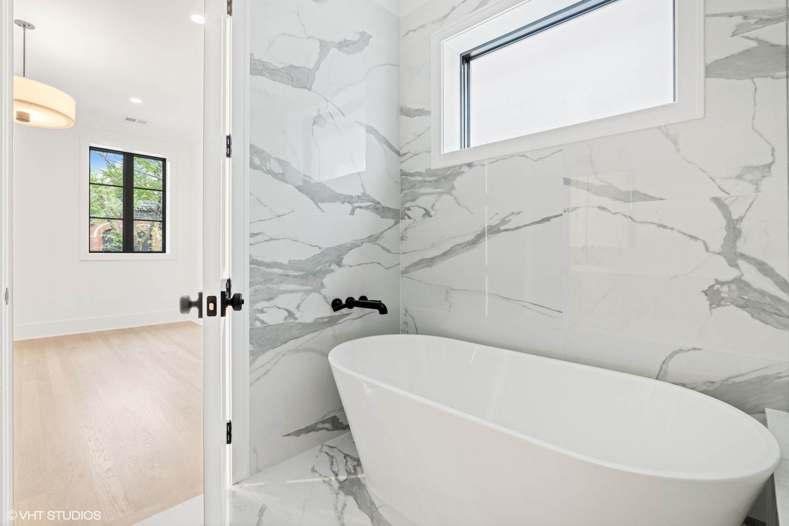 2118 N Sheffield Avenue Unit: 2