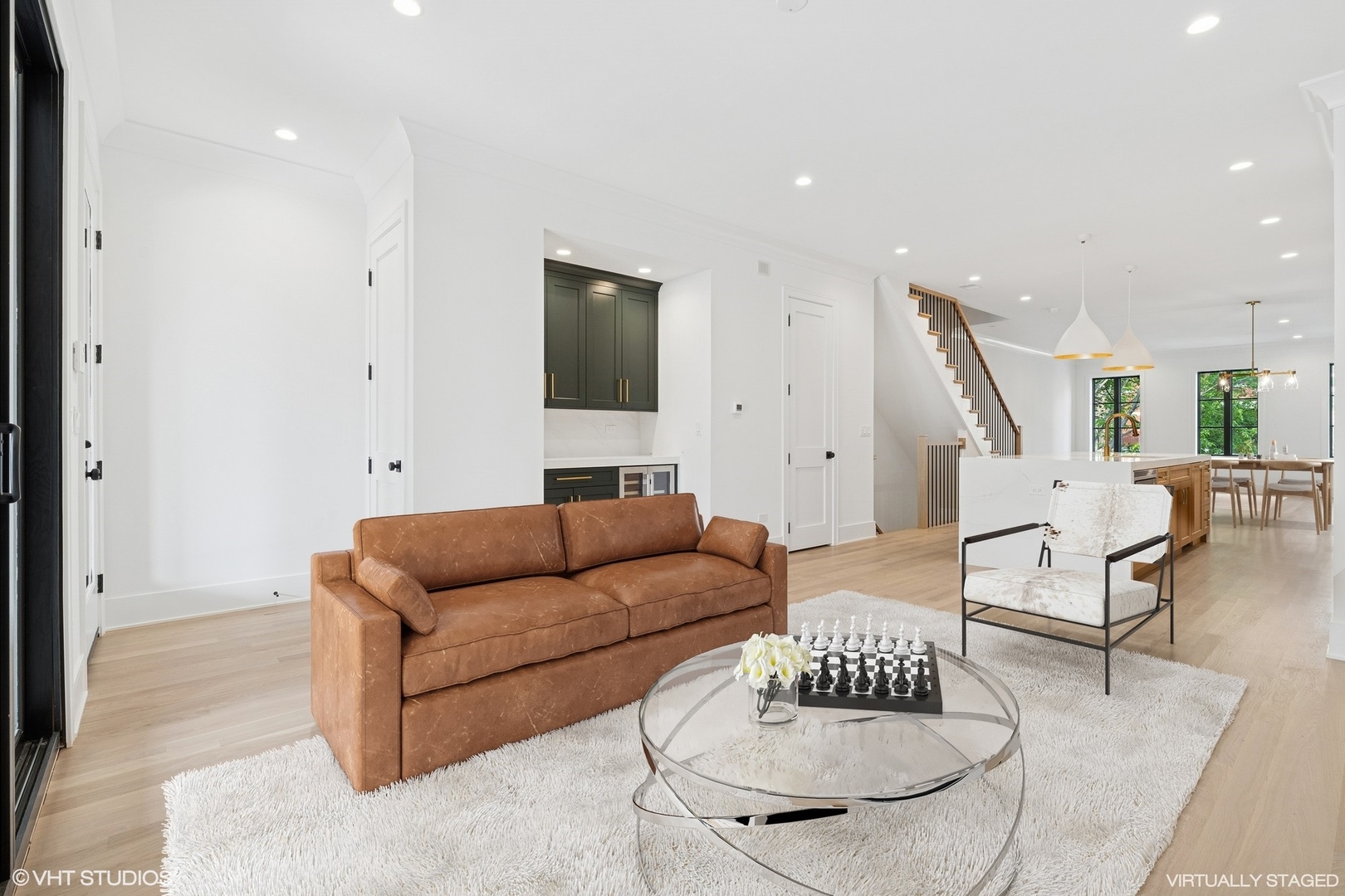 2118 N Sheffield Avenue Unit: 2