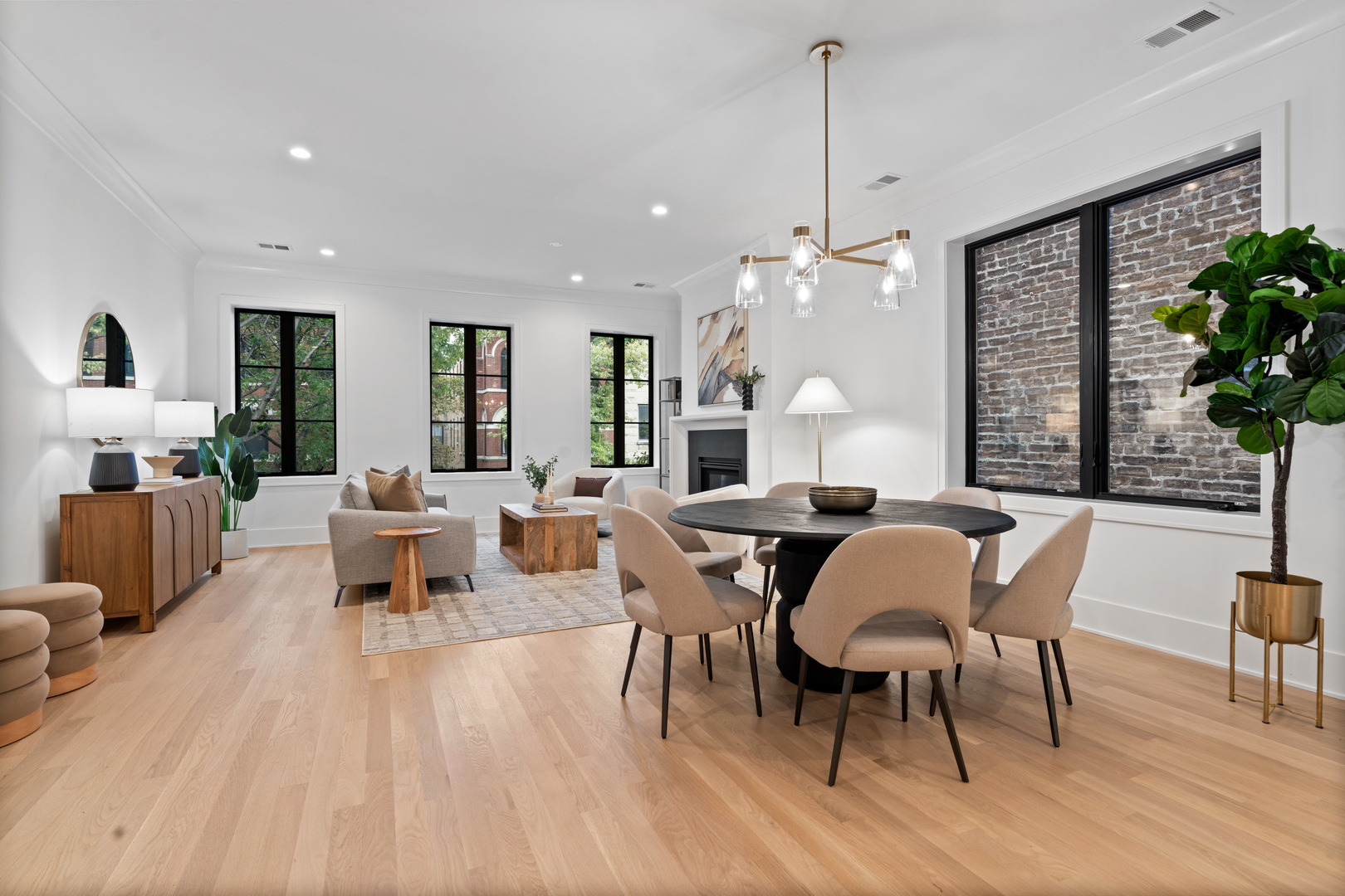 2118 N Sheffield Avenue Unit: 2