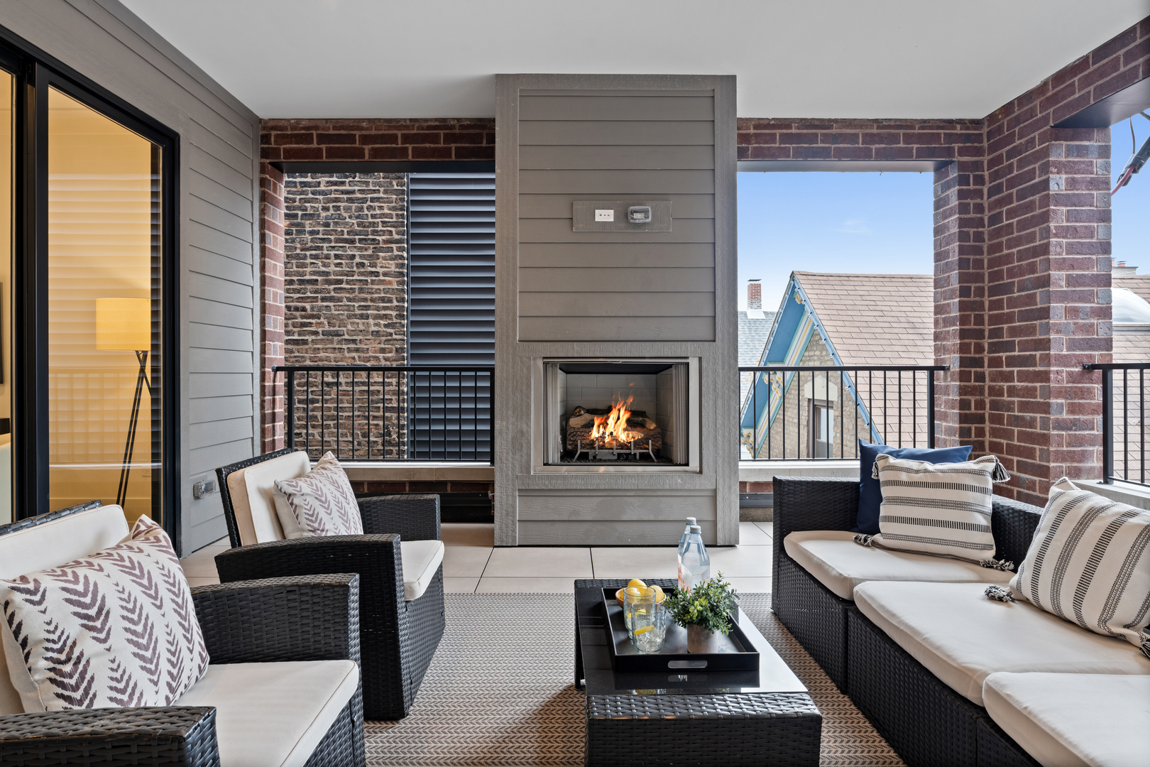 2118 N Sheffield Avenue Unit: 2