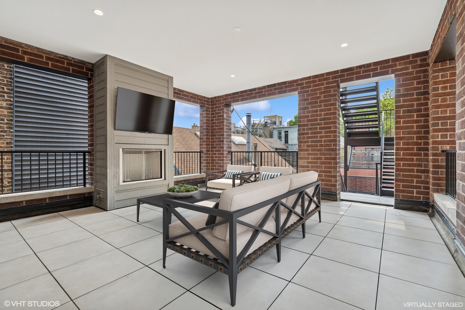 2118 N Sheffield Avenue Unit: 2