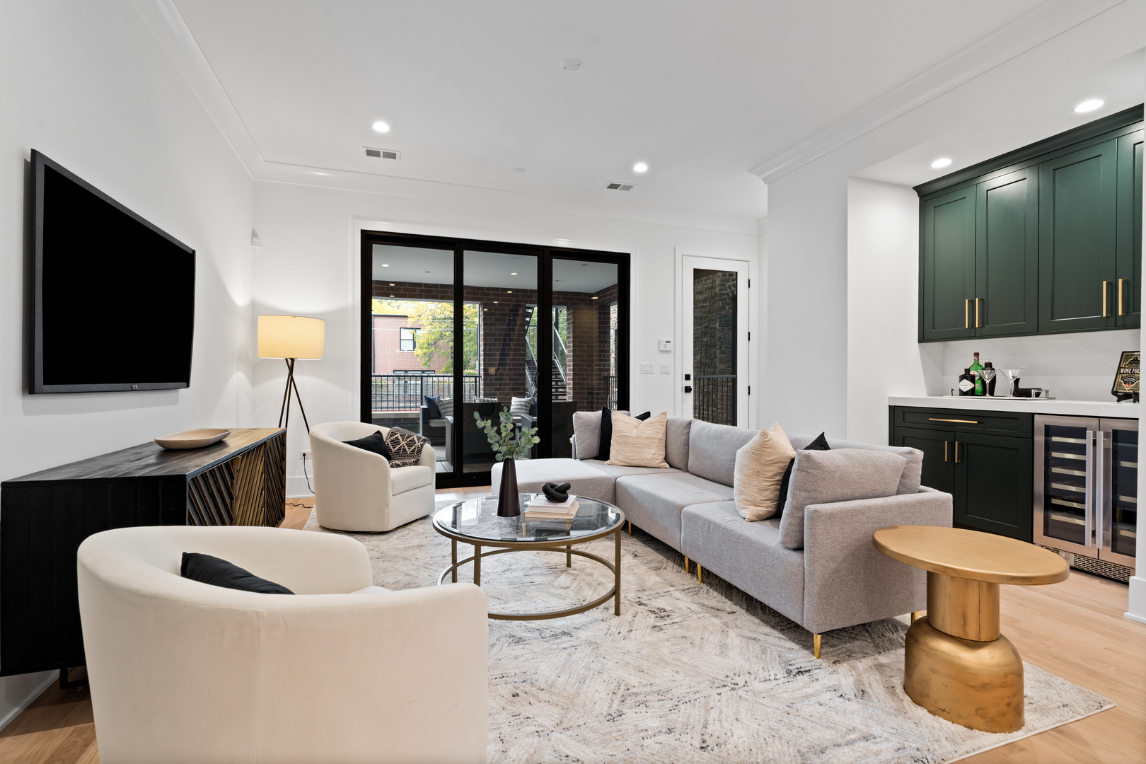 2118 N Sheffield Avenue Unit: 2