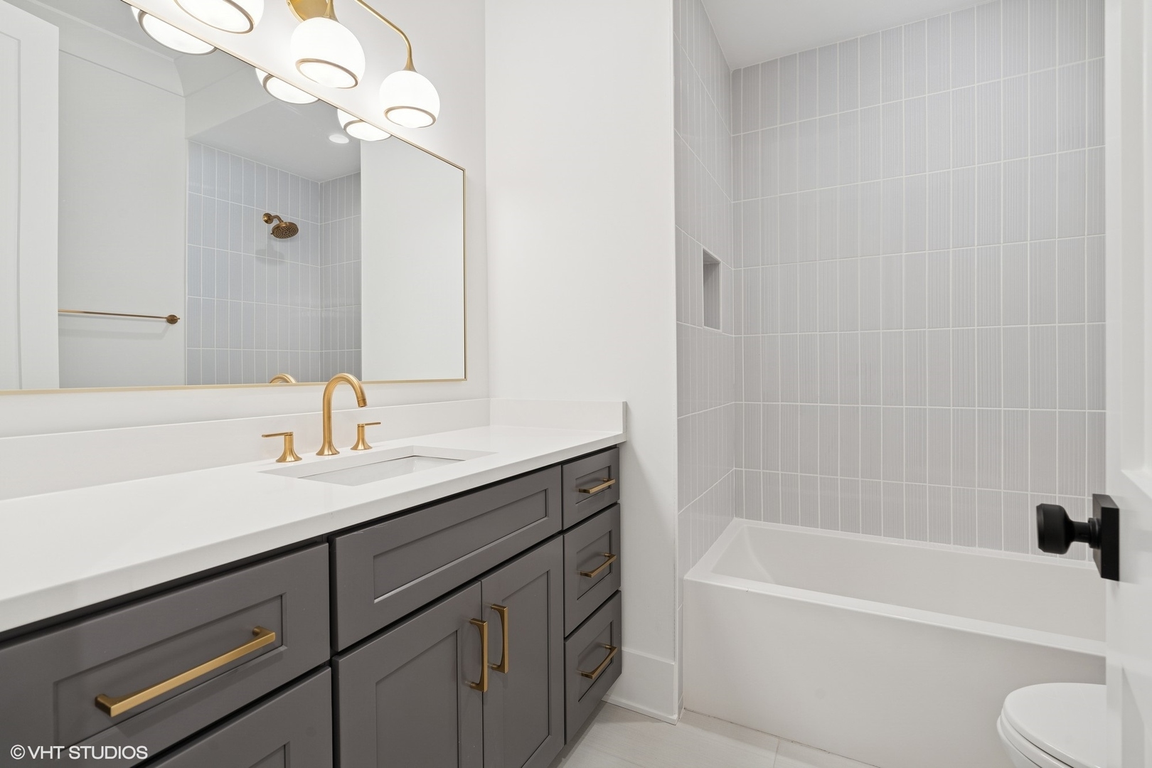 2118 N Sheffield Avenue Unit: 2