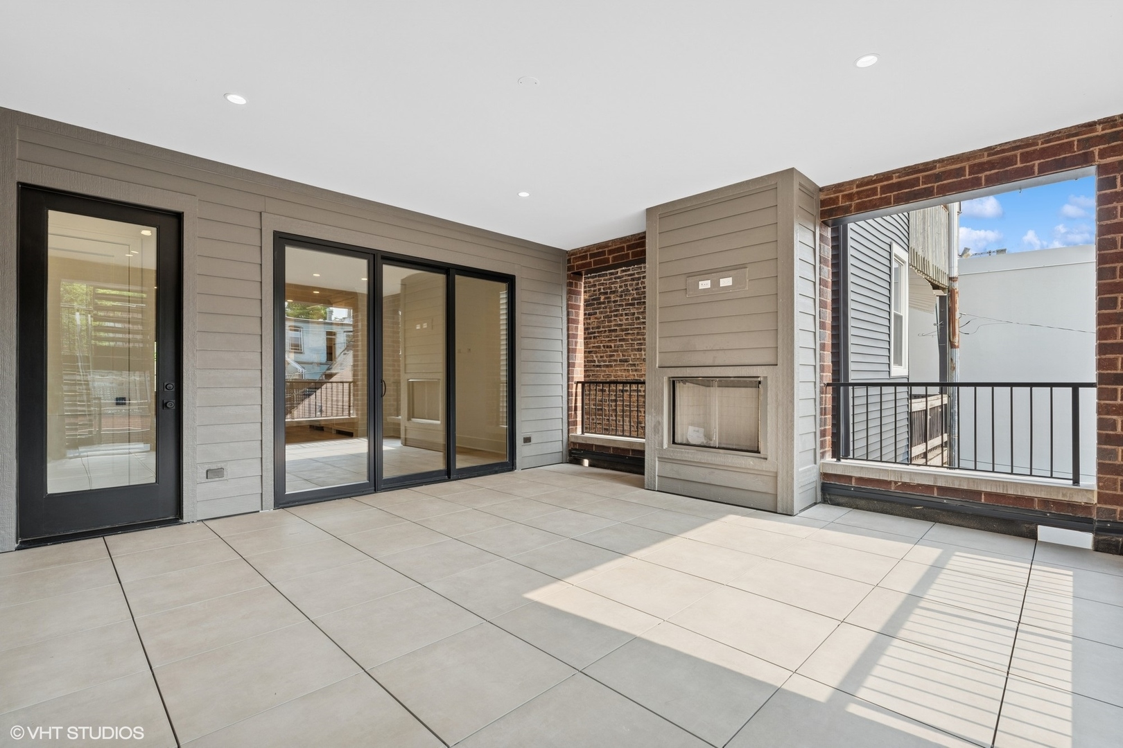 2118 N Sheffield Avenue Unit: 2