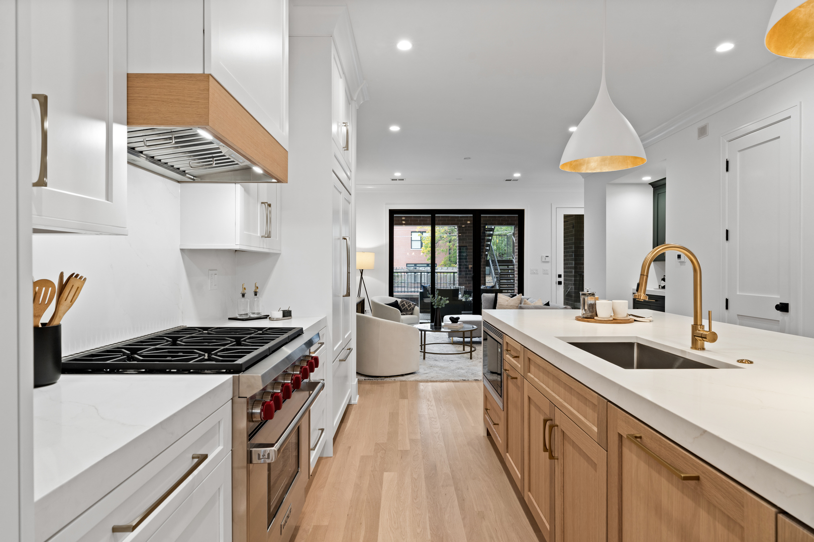 2118 N Sheffield Avenue Unit: 2